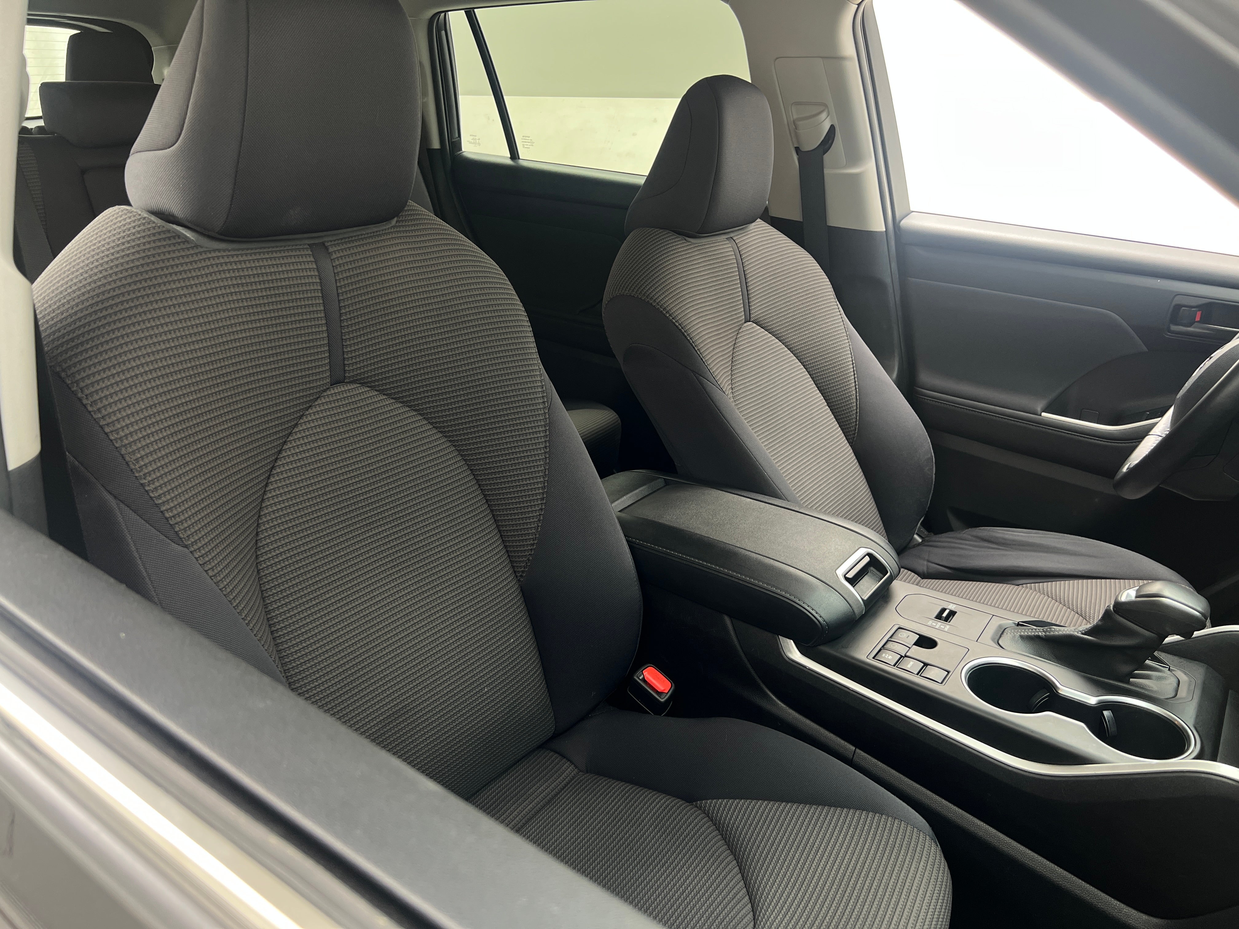 2023 Toyota Highlander LE 2