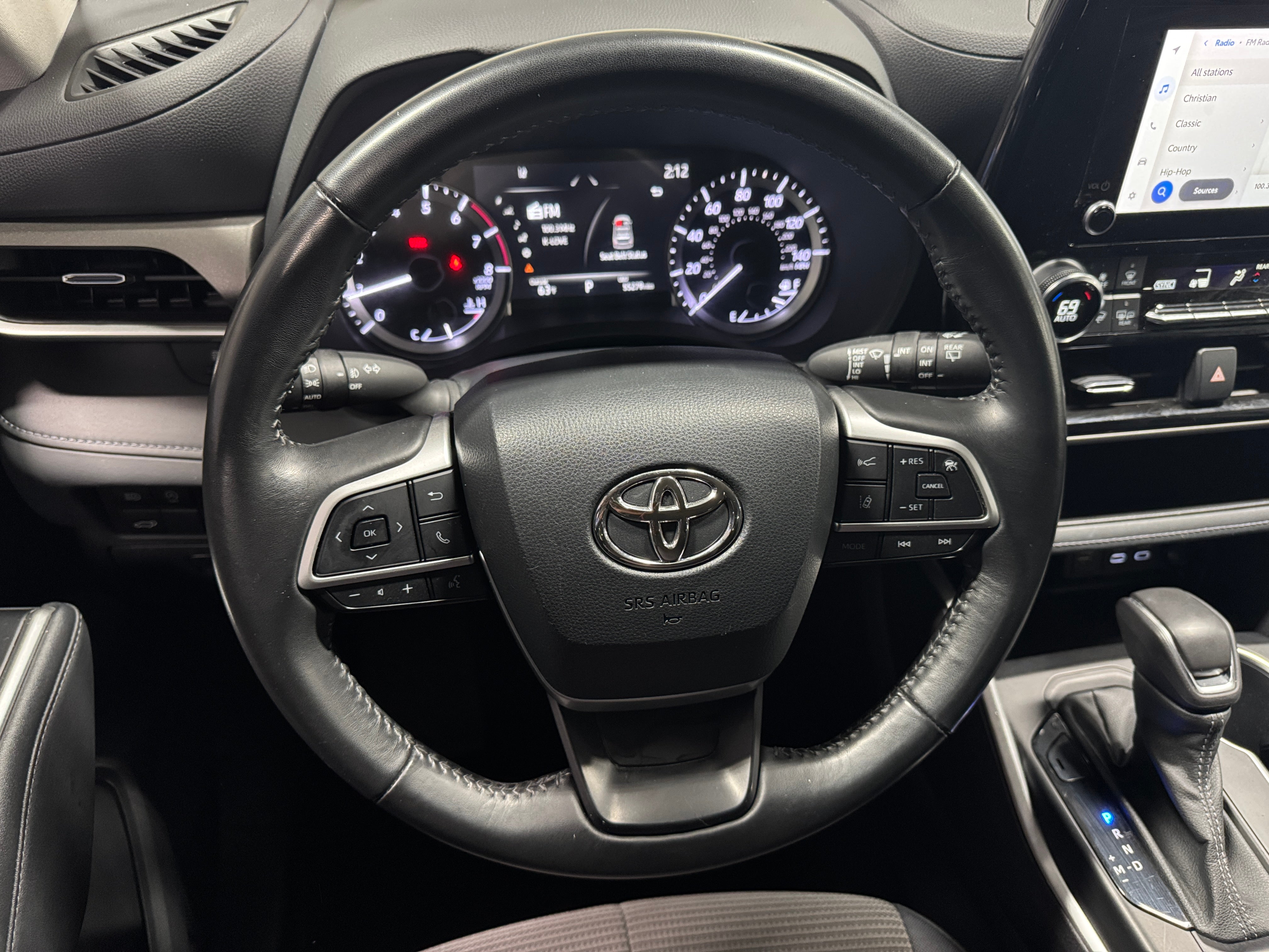 2023 Toyota Highlander LE 5