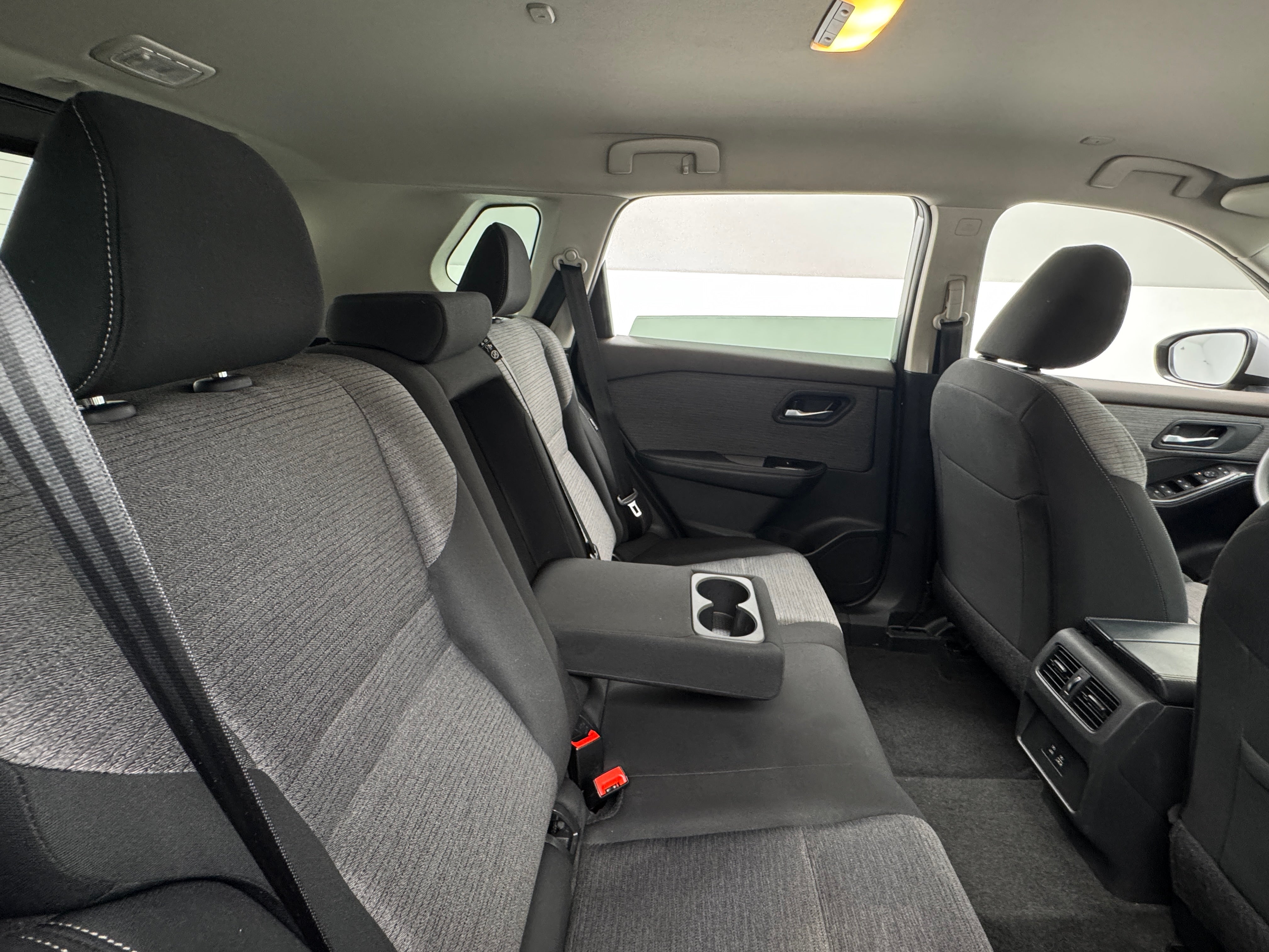 2023 Nissan Rogue SV 6
