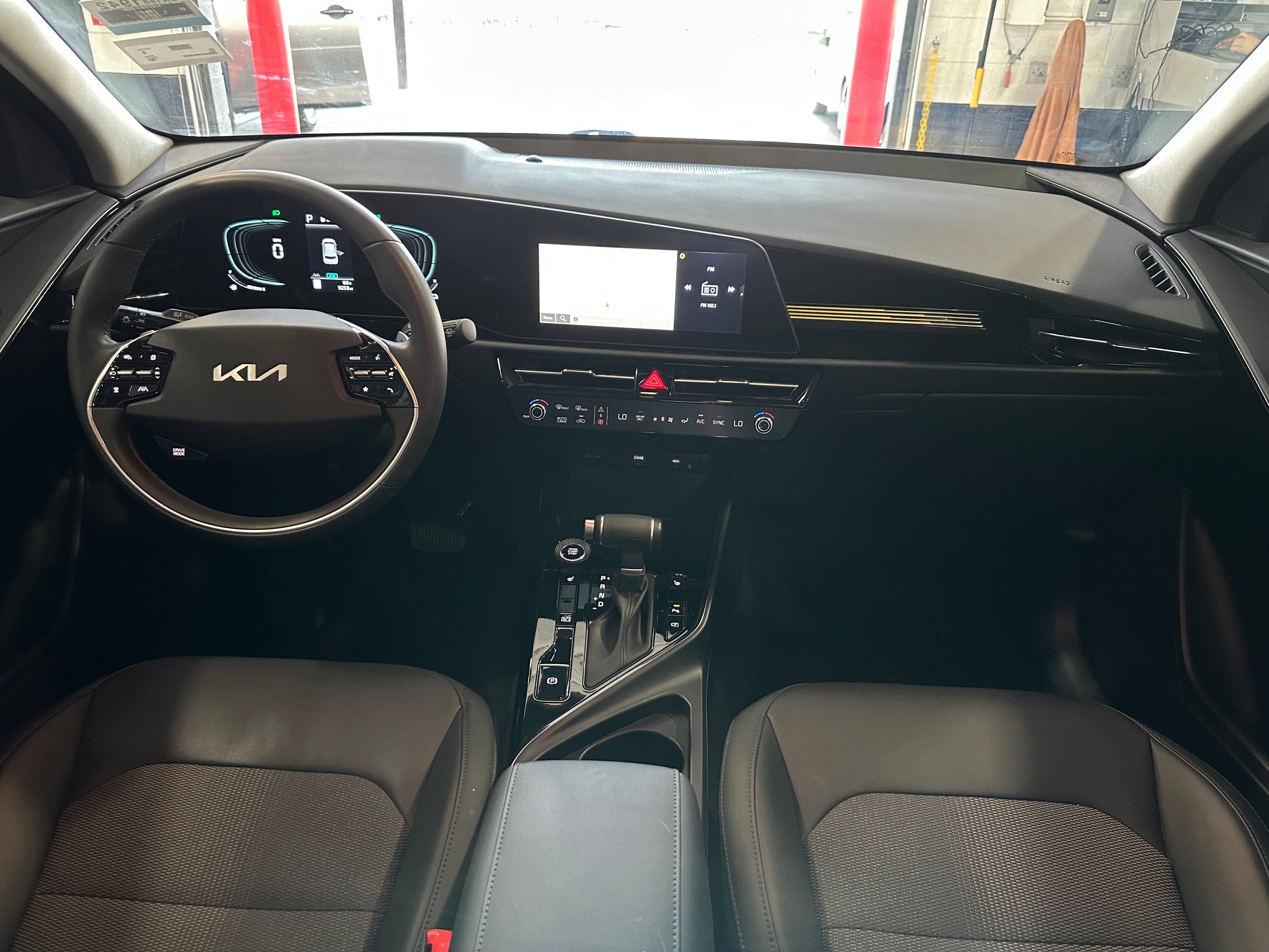 2024 Kia Niro EX 2