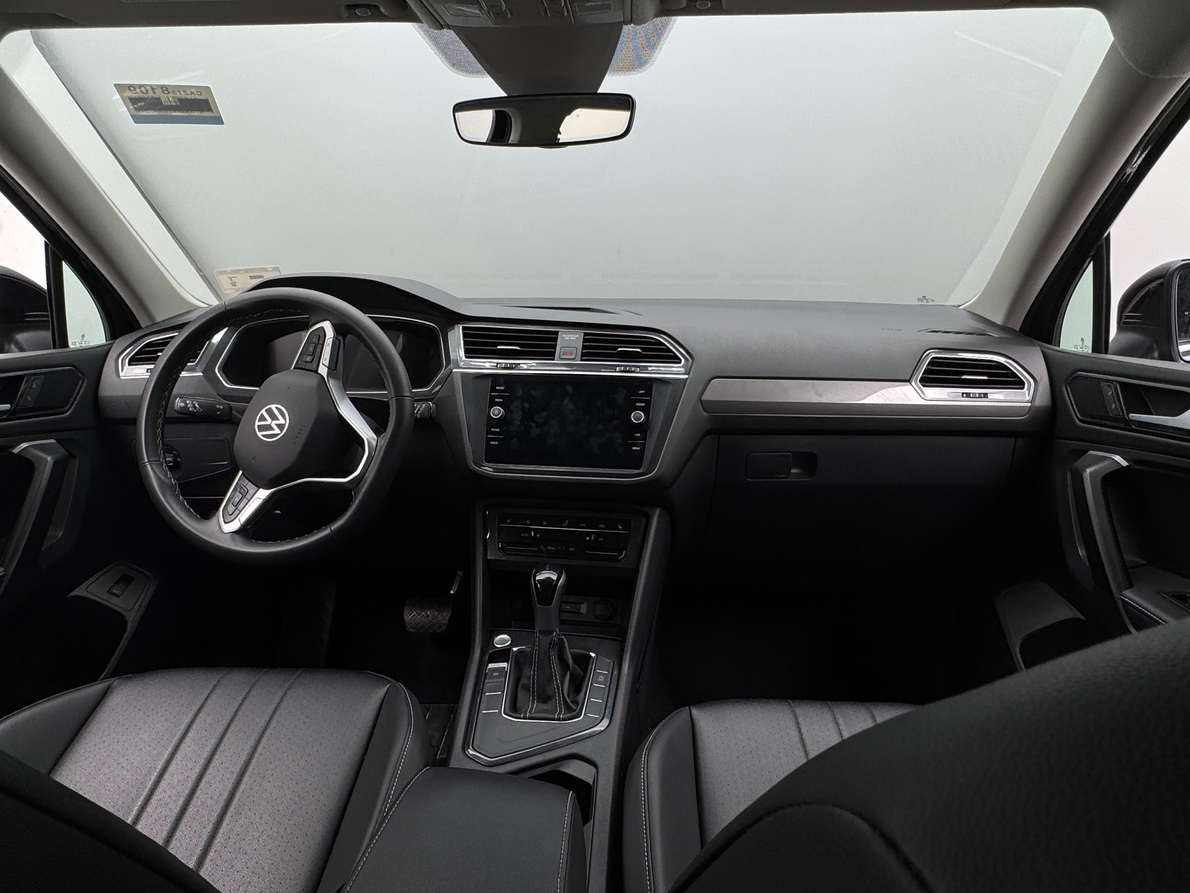 2024 Volkswagen Tiguan SE 2