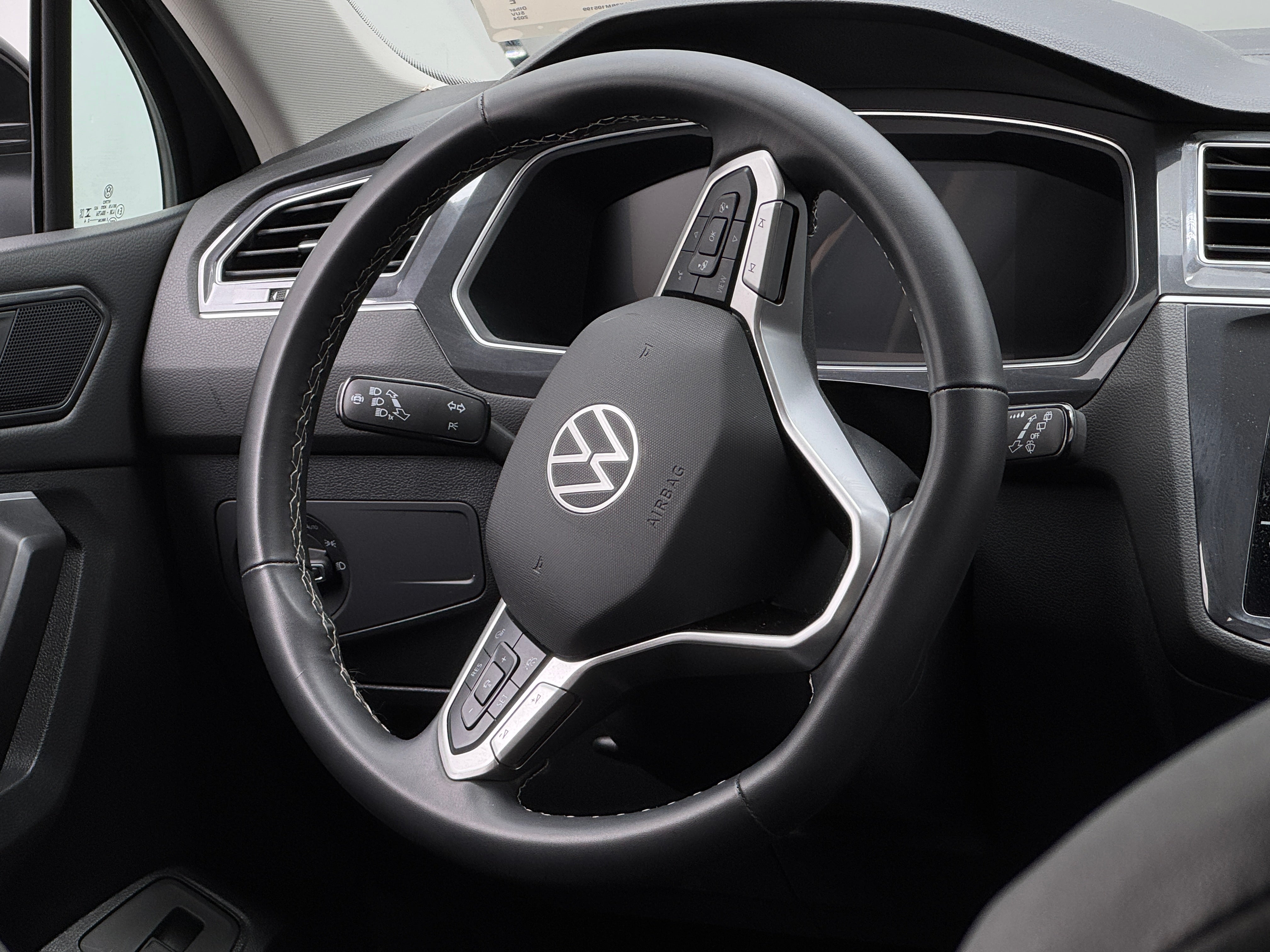 2024 Volkswagen Tiguan SE 4