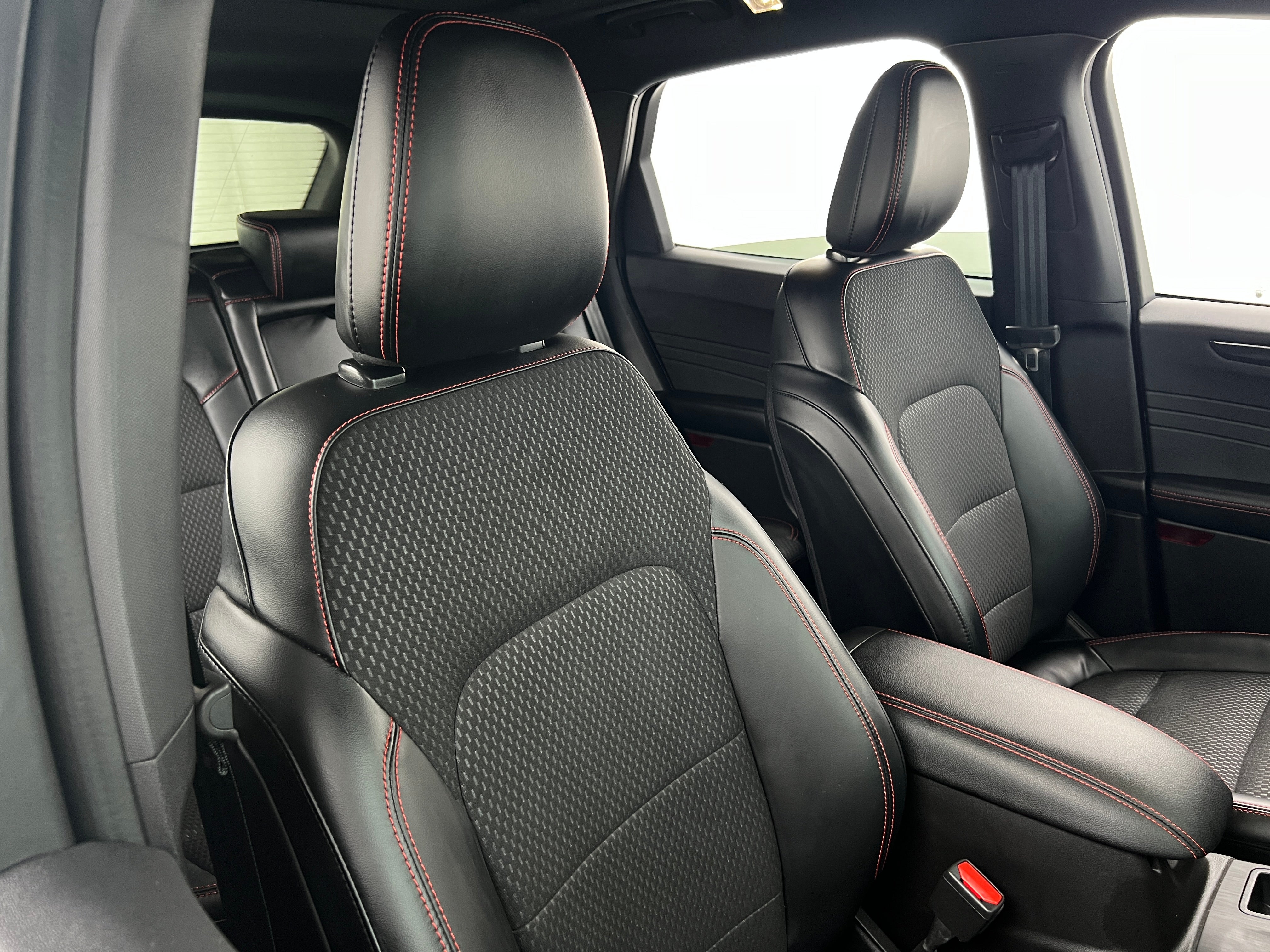2023 Ford Escape ST-Line 2
