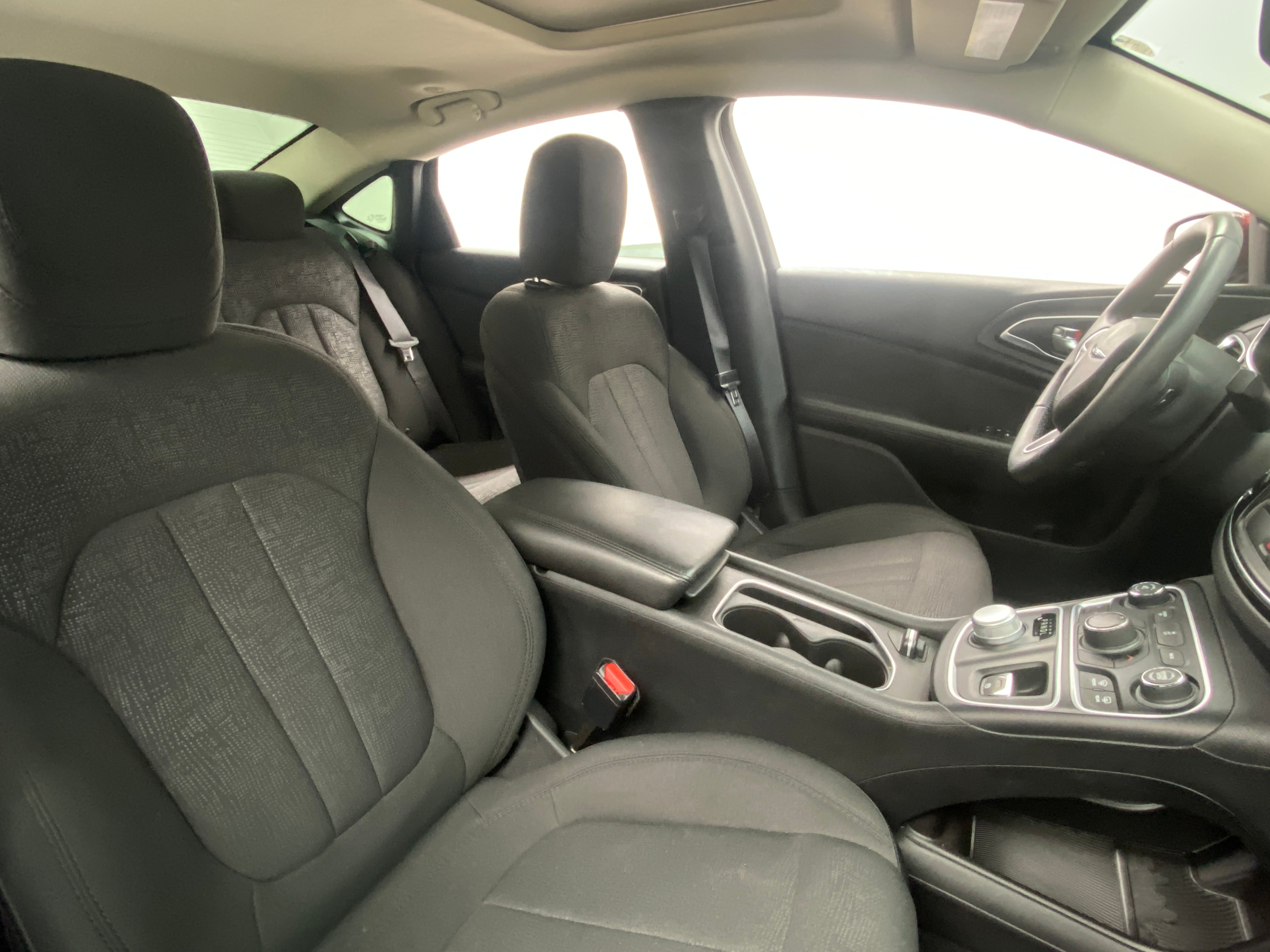 2016 Chrysler 200 Limited 2