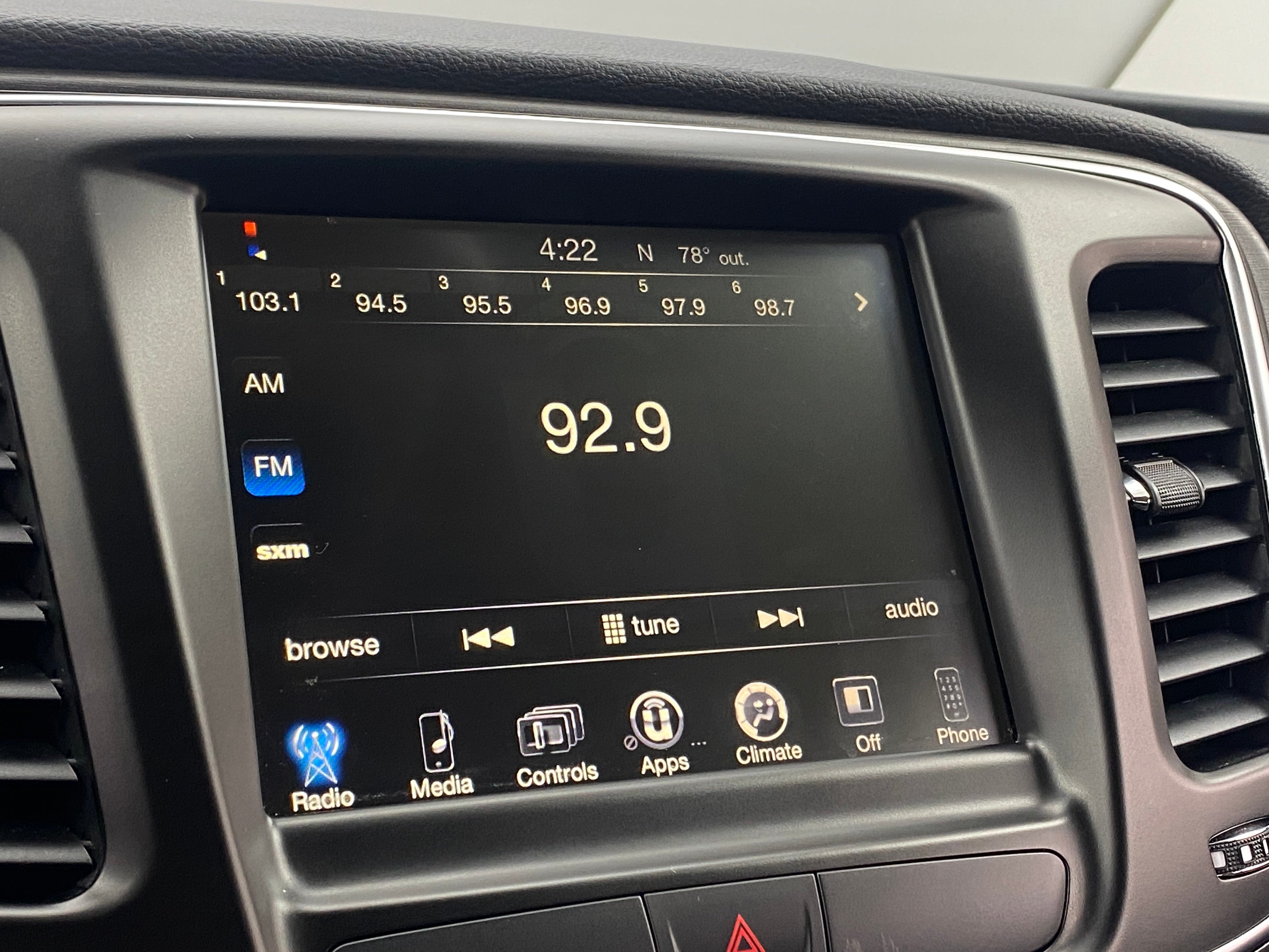 2016 Chrysler 200 Limited 4
