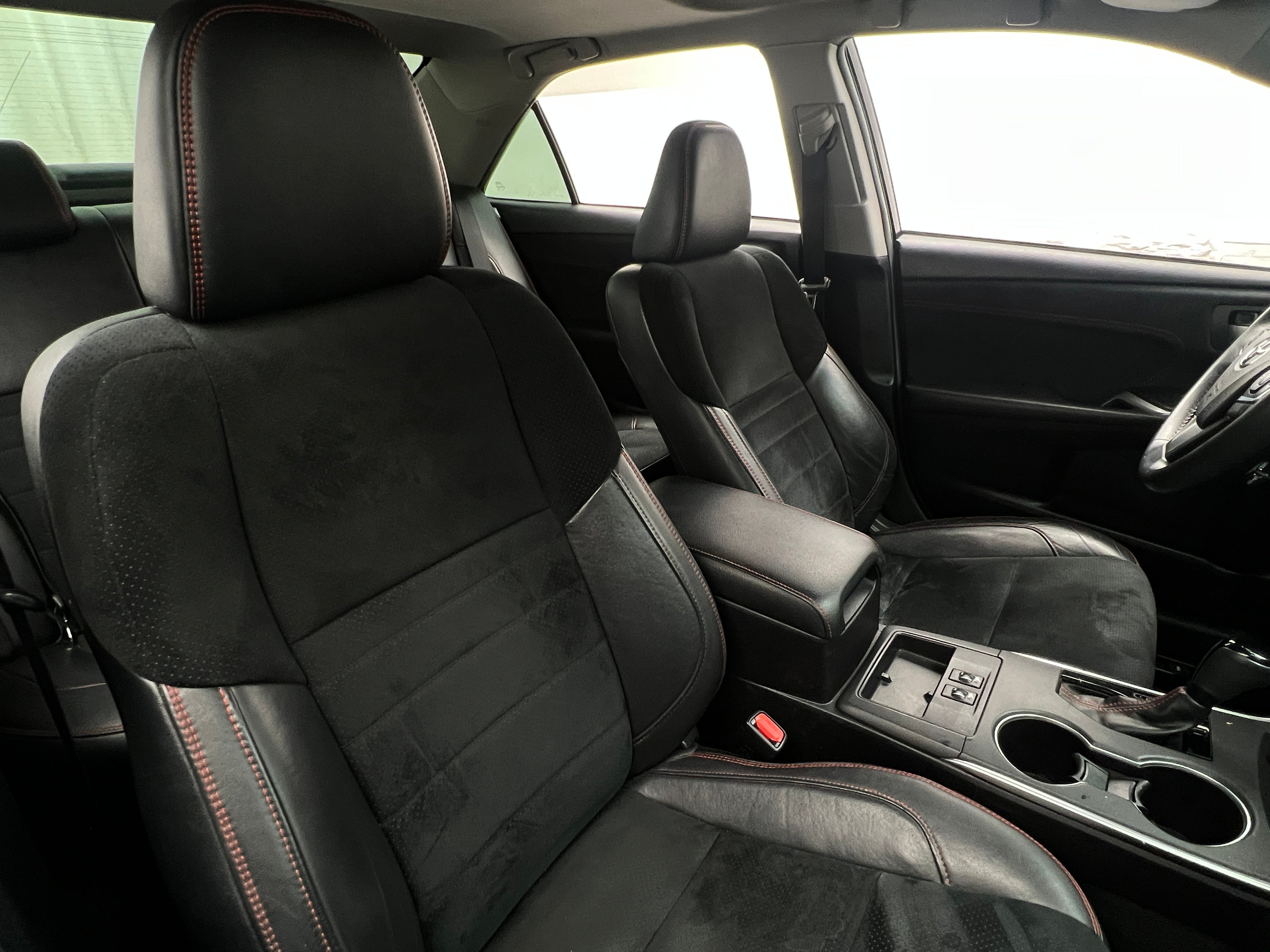 2017 Toyota Camry XSE 2