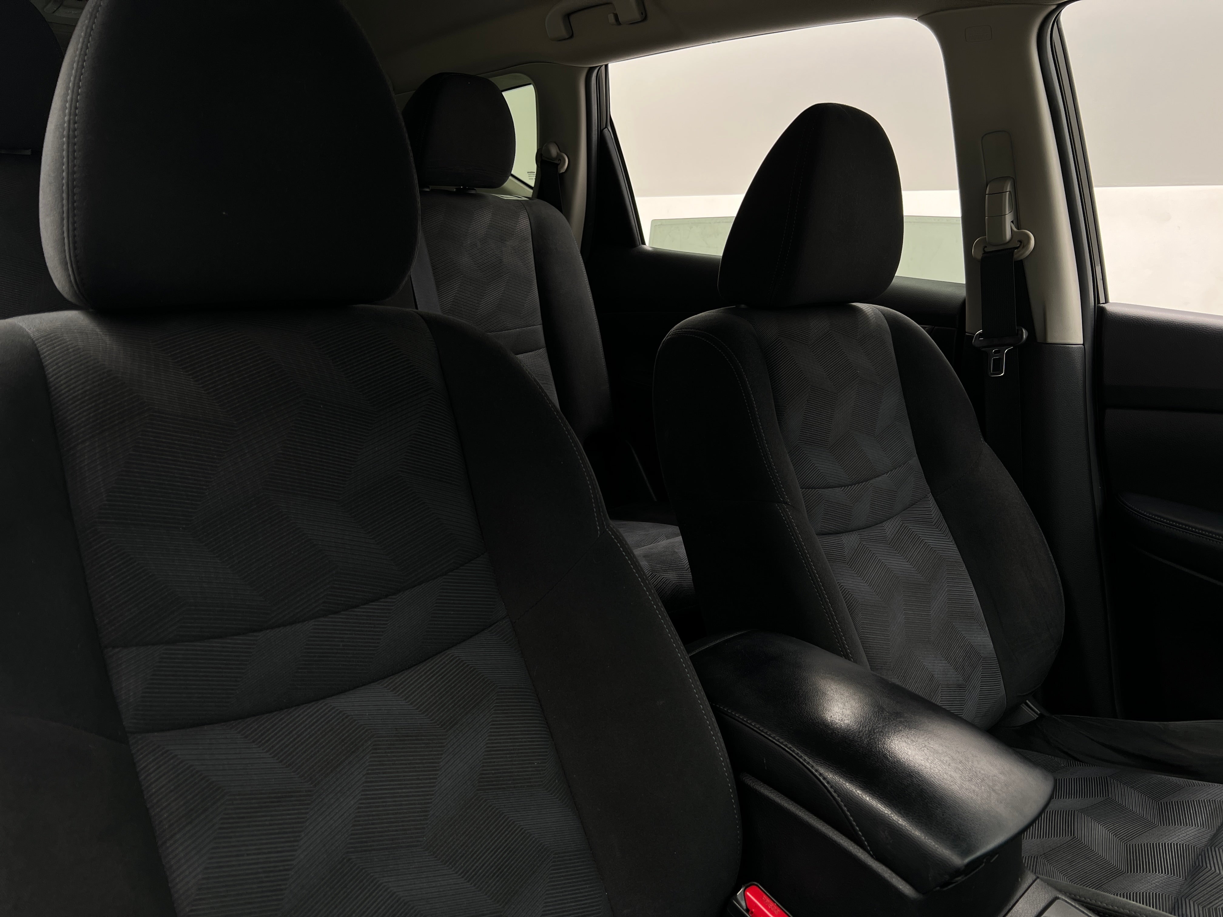 2015 Nissan Rogue SV 2
