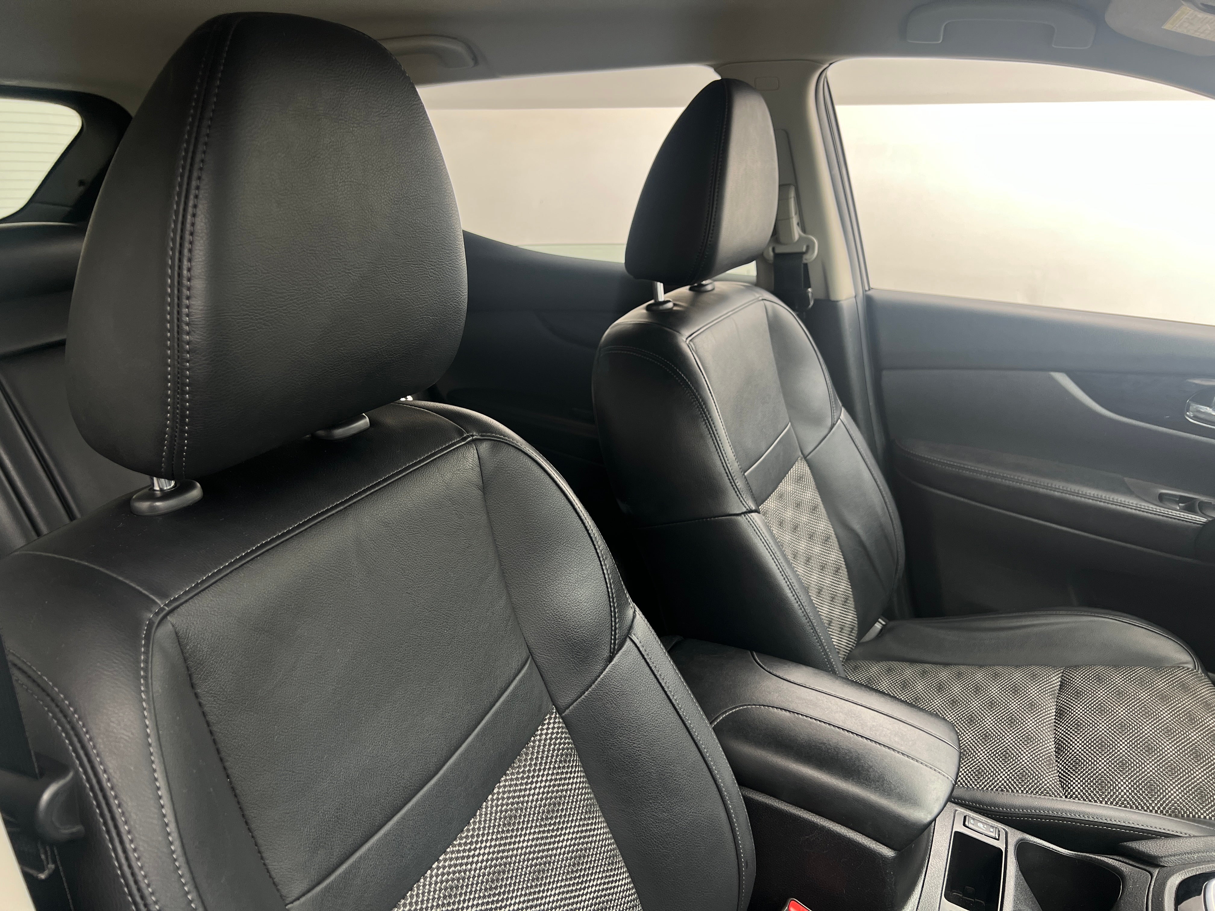2022 Nissan Rogue Sport SV 2