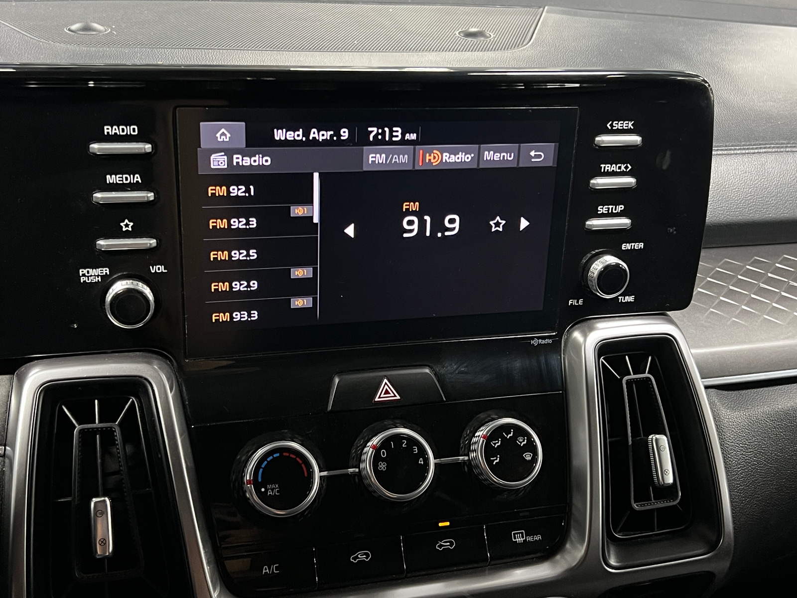 Thumbnail: 2023 Kia Sorento - 4