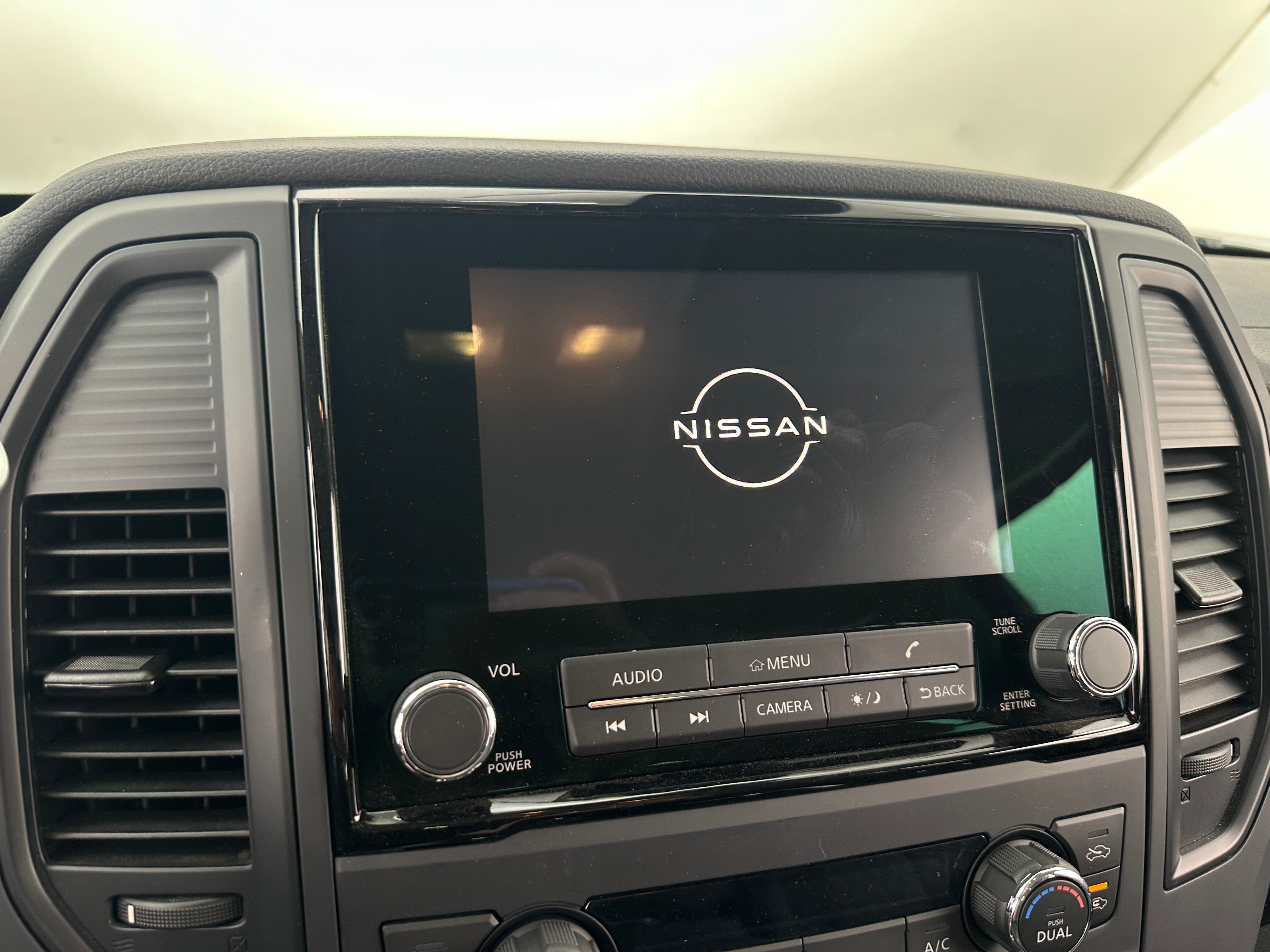 2024 Nissan Titan SV 4