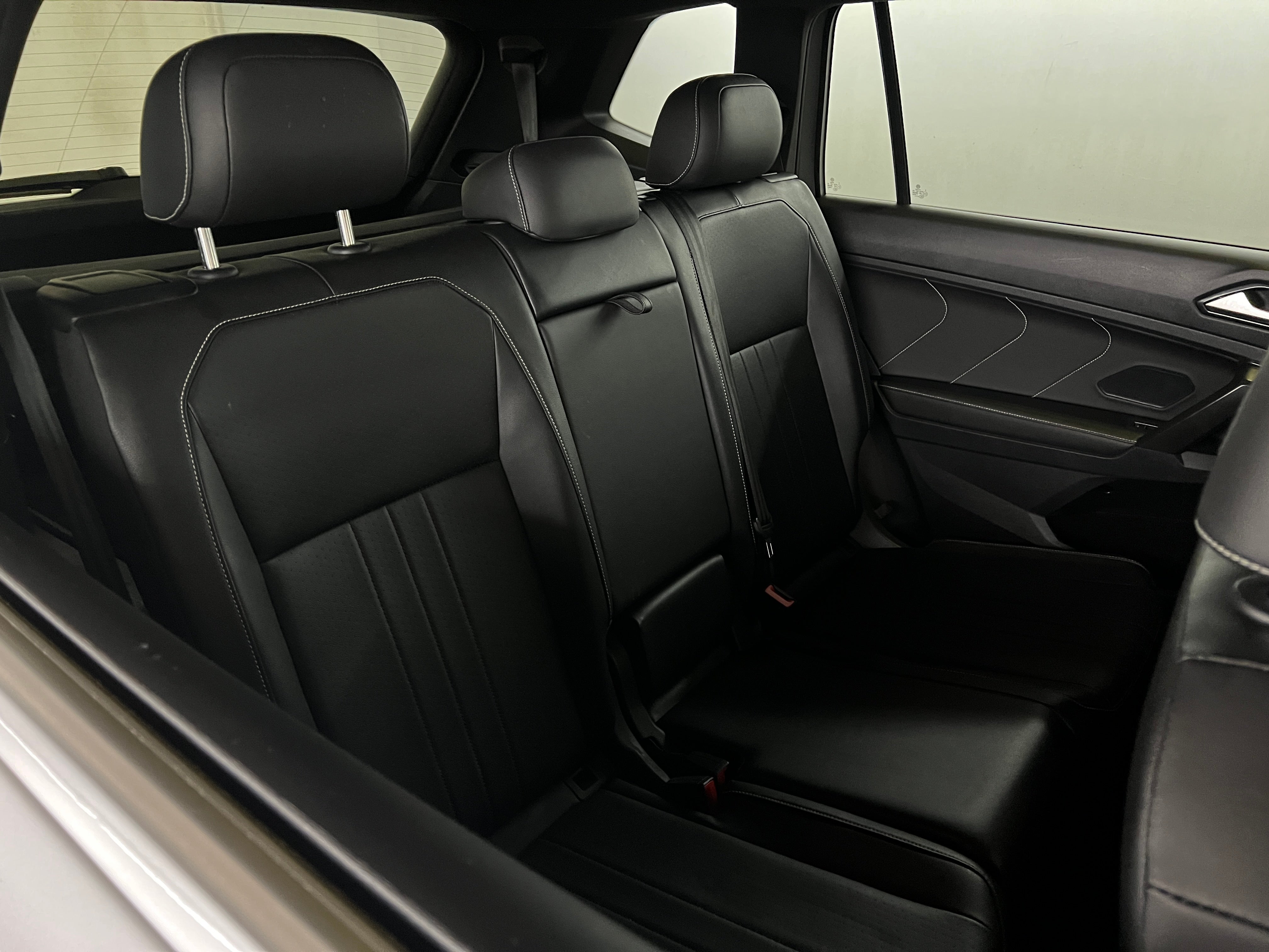 2022 Volkswagen Tiguan SE R-Line Black 5