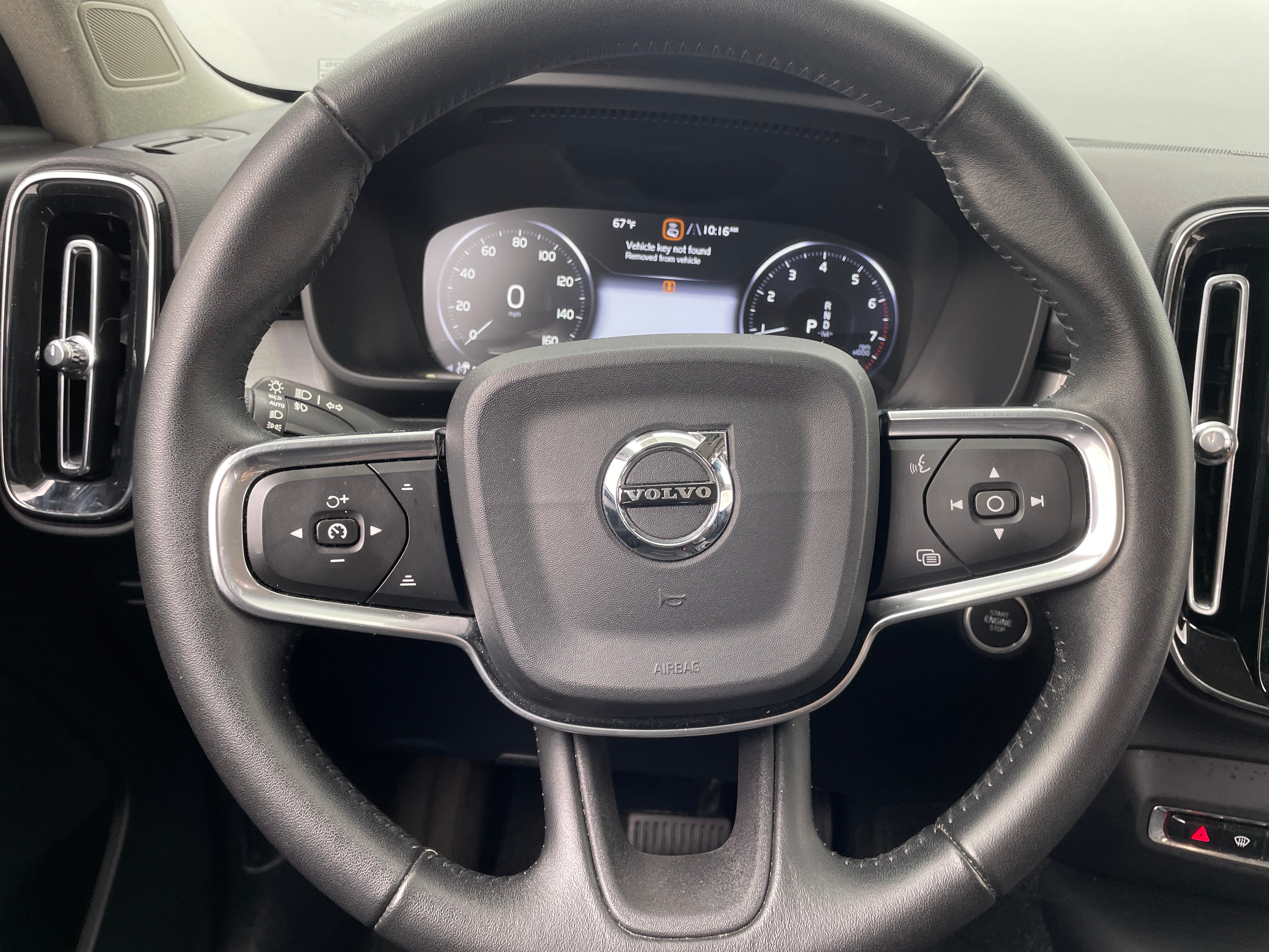 2019 Volvo XC40 T5 Momentum 4