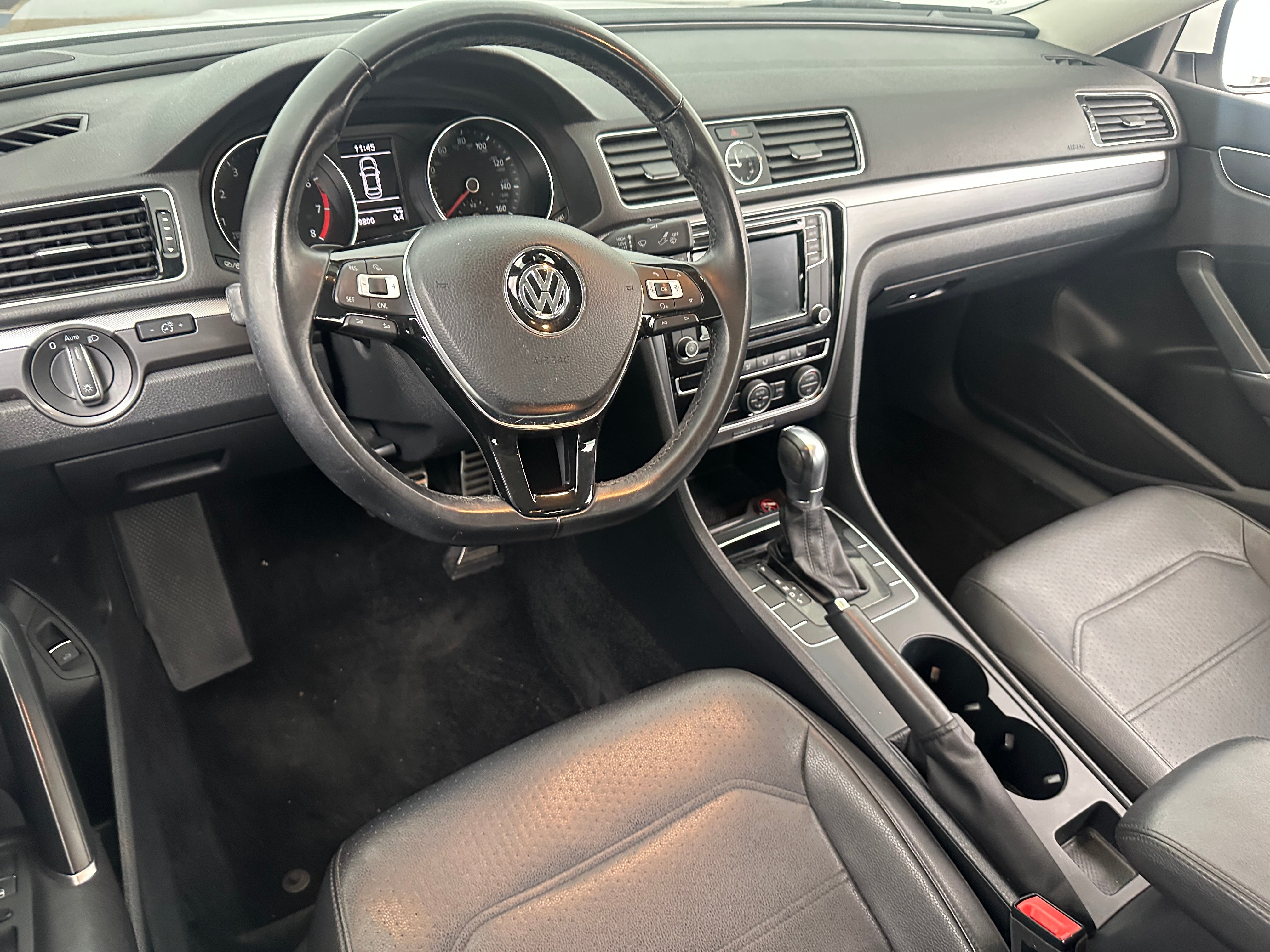 2017 Volkswagen Passat R-Line 2