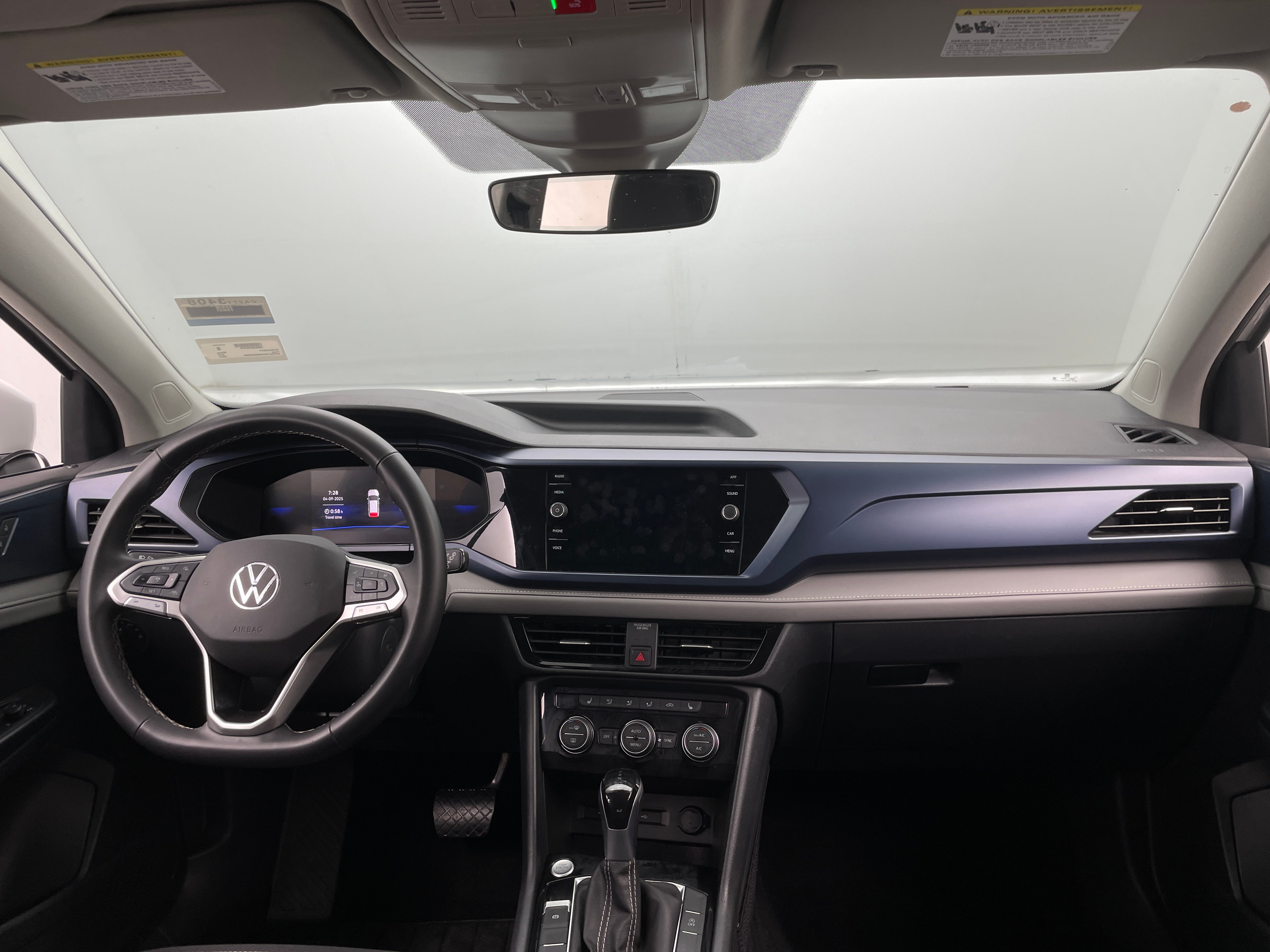 2024 Volkswagen Taos SE 2