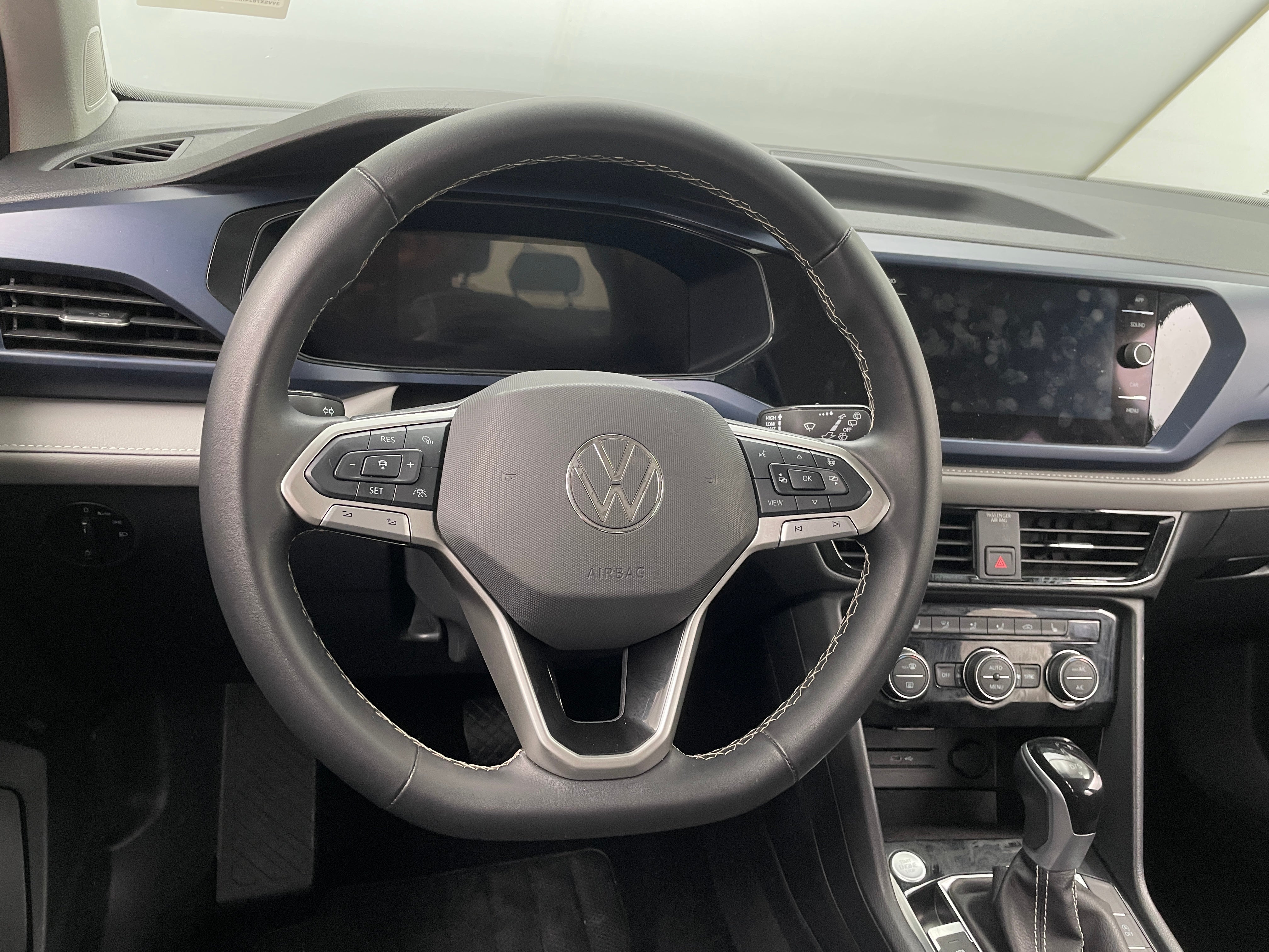 2024 Volkswagen Taos SE 4