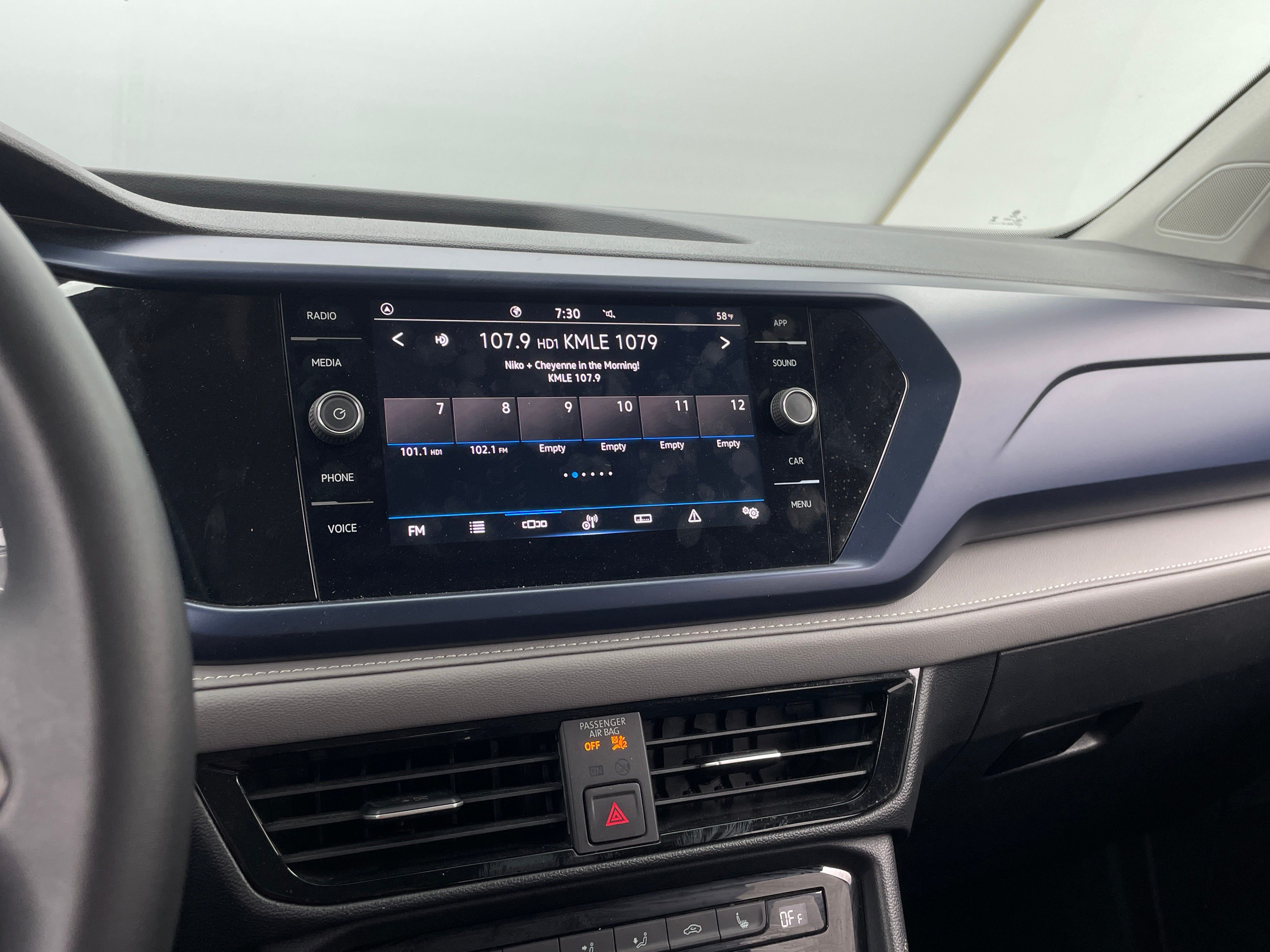 2024 Volkswagen Taos SE 3