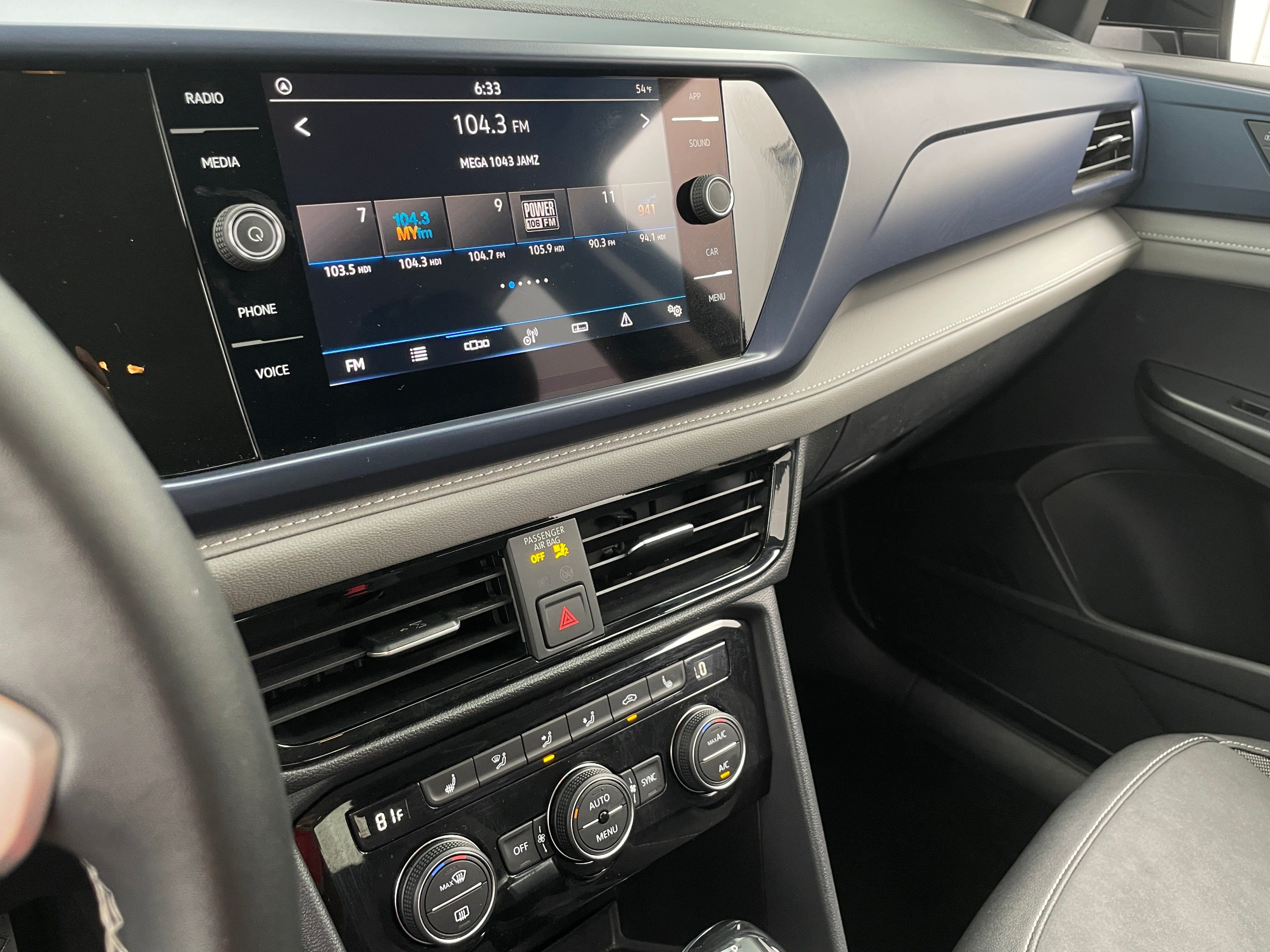 2024 Volkswagen Taos SE 4