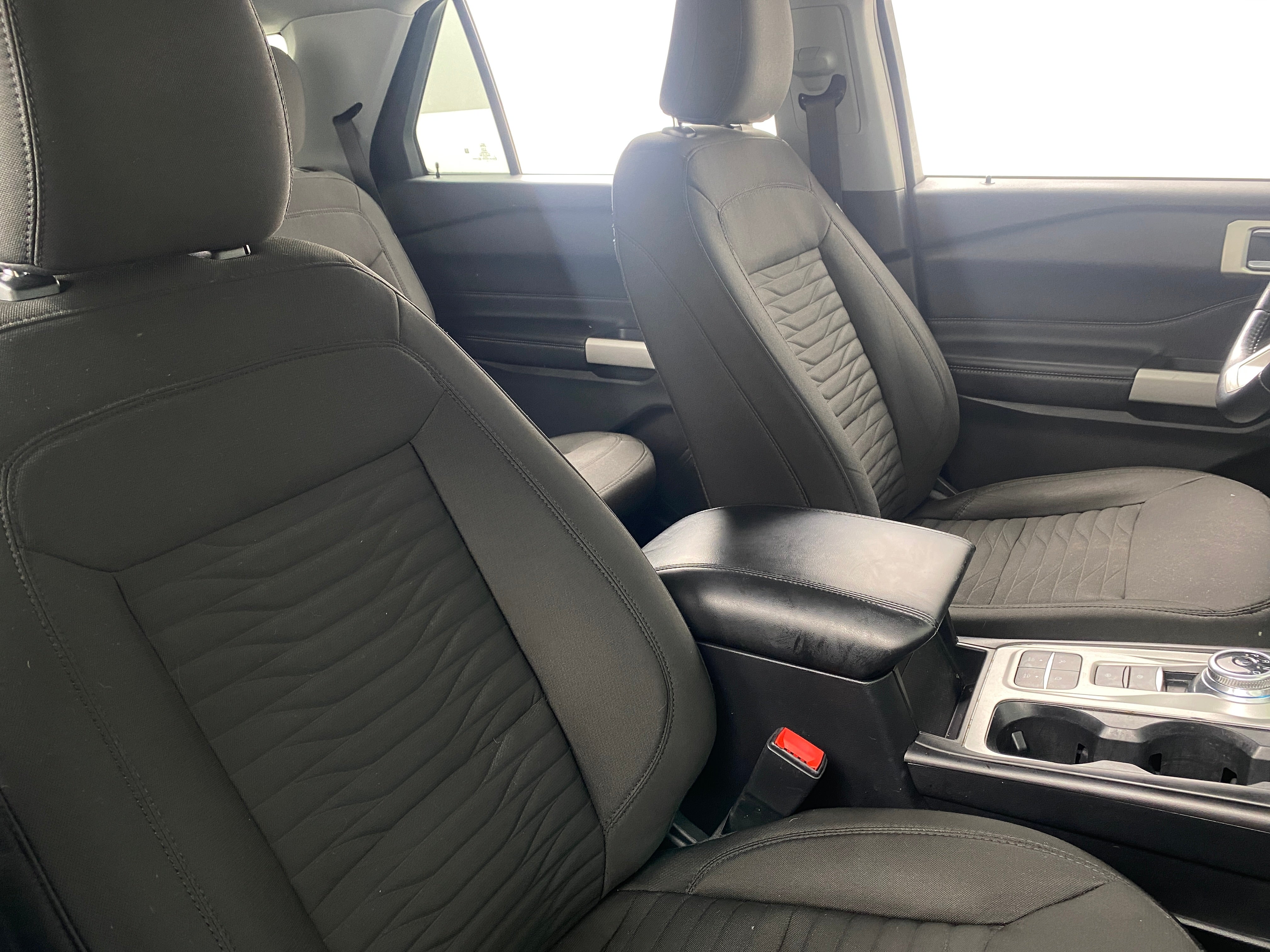 2021 Ford Explorer XLT 2