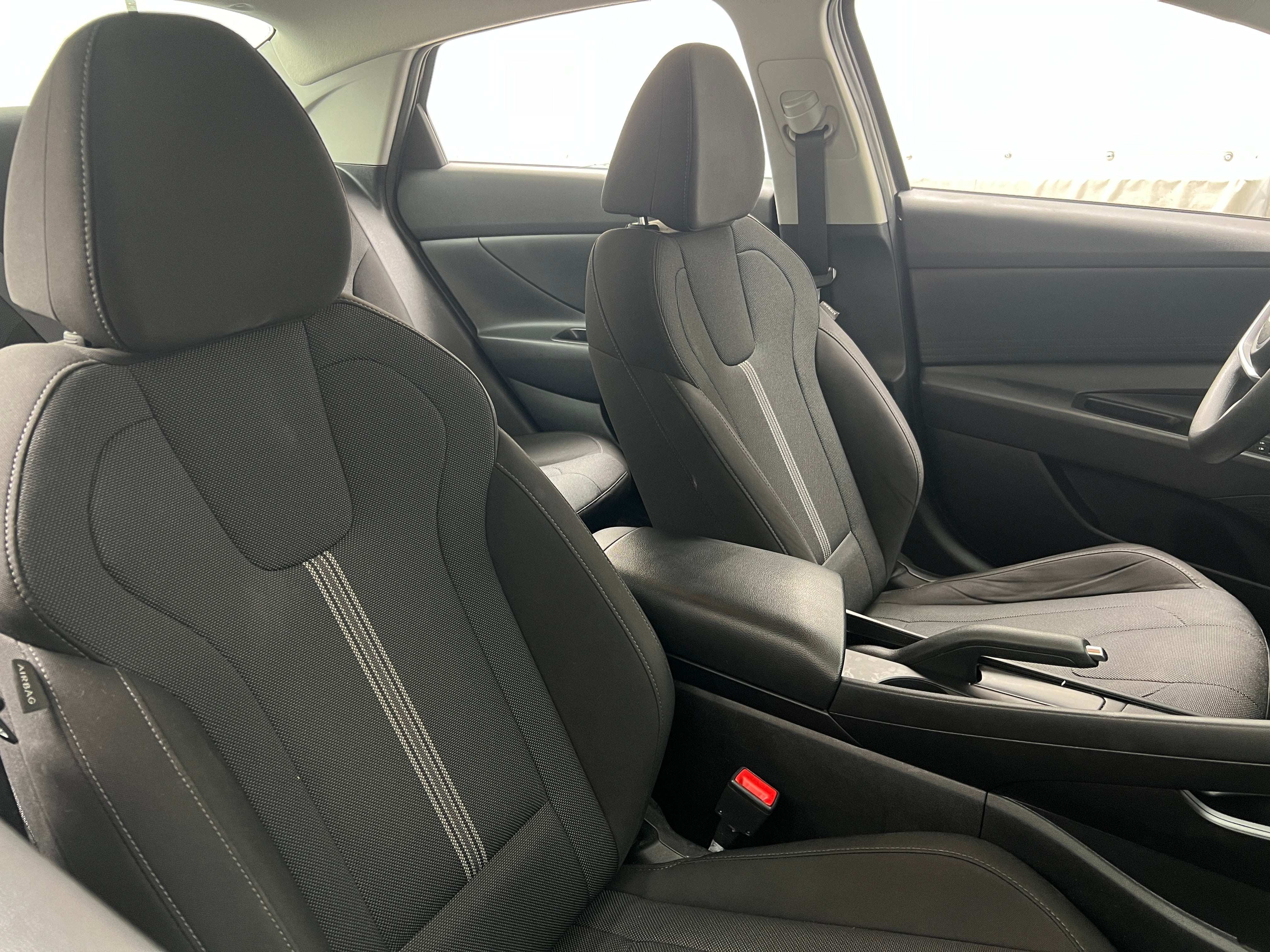 2022 Hyundai Elantra SE 2