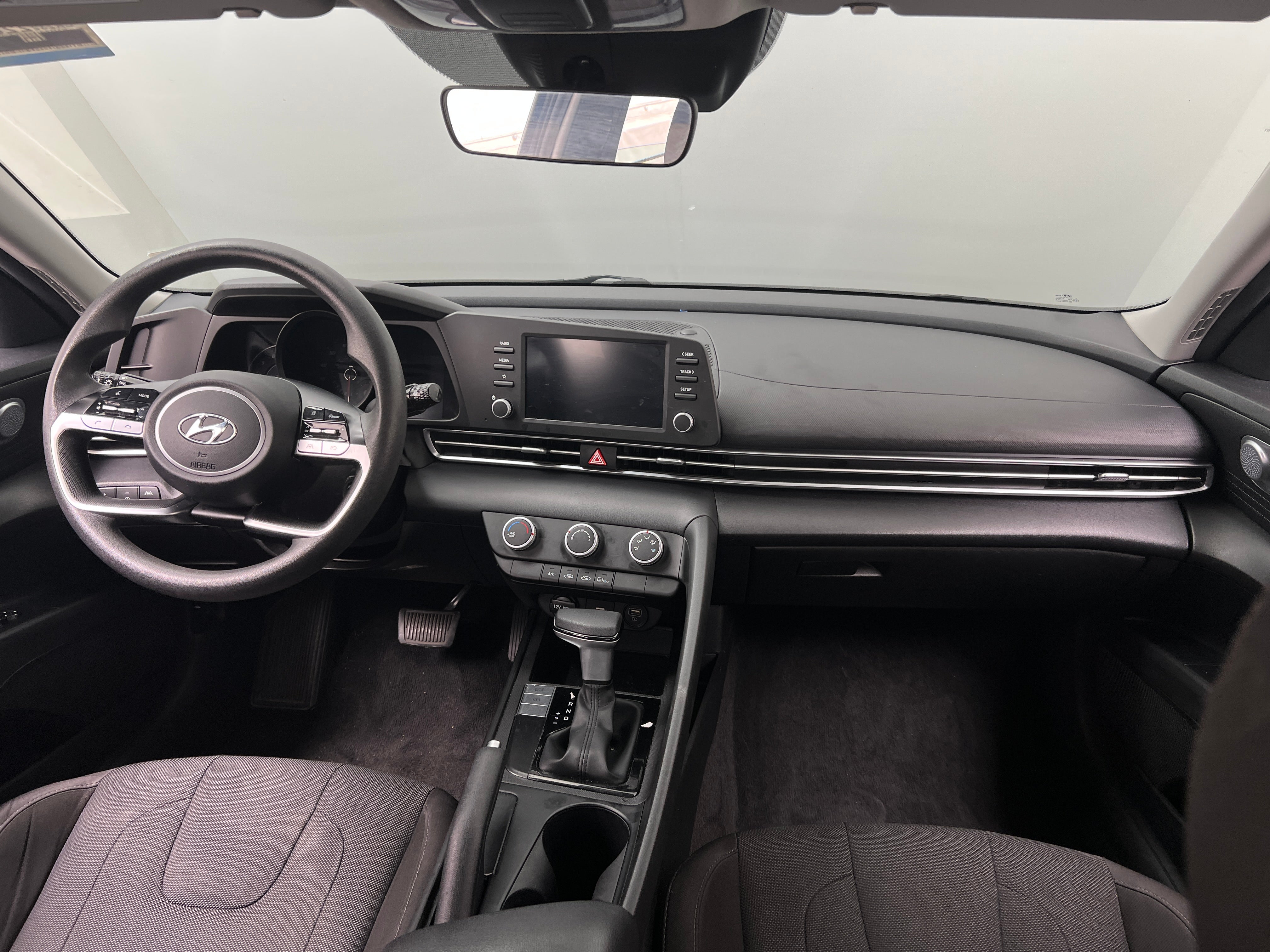 2022 Hyundai Elantra SE 3