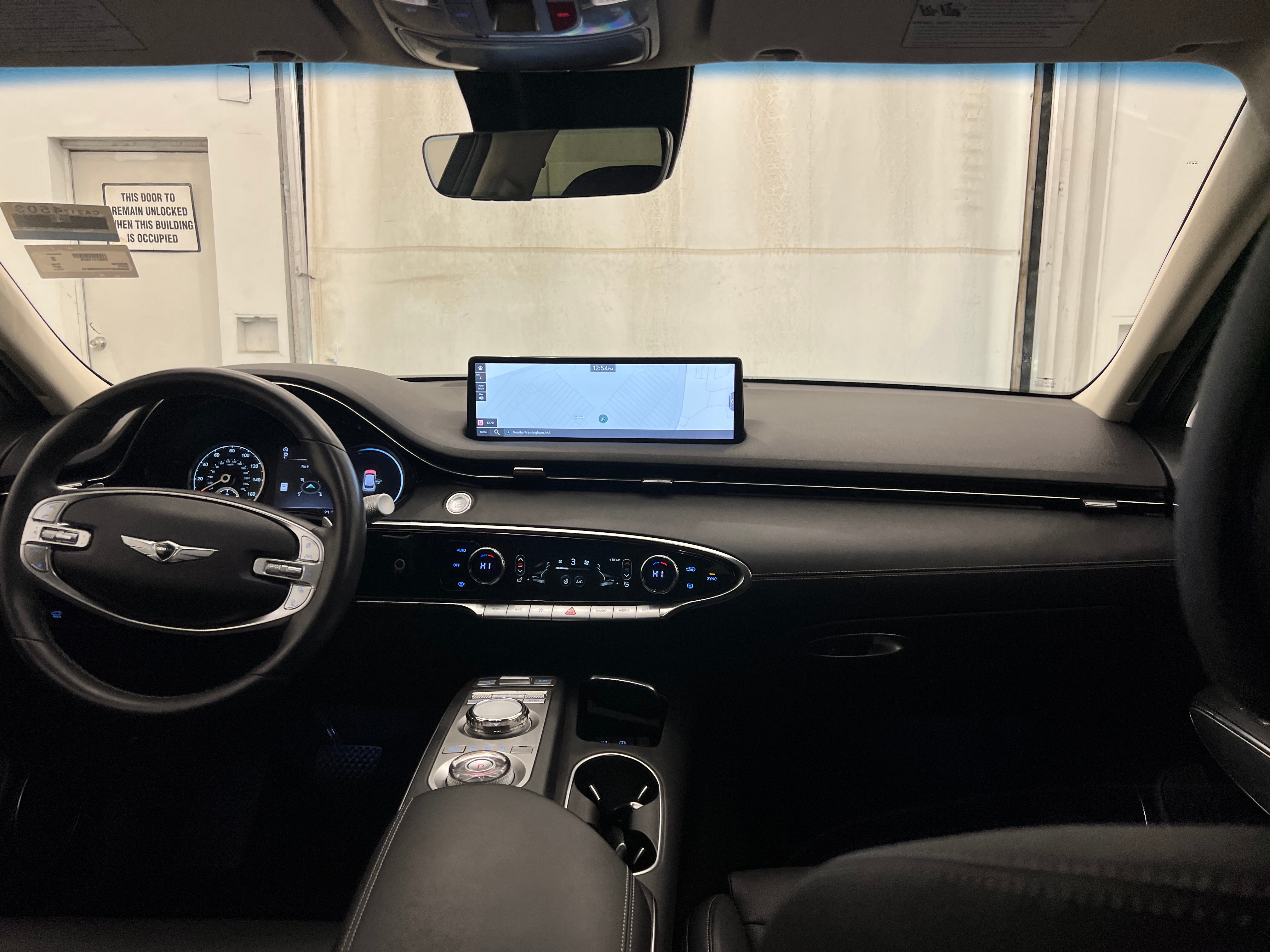 2024 Genesis GV70 Standard 2