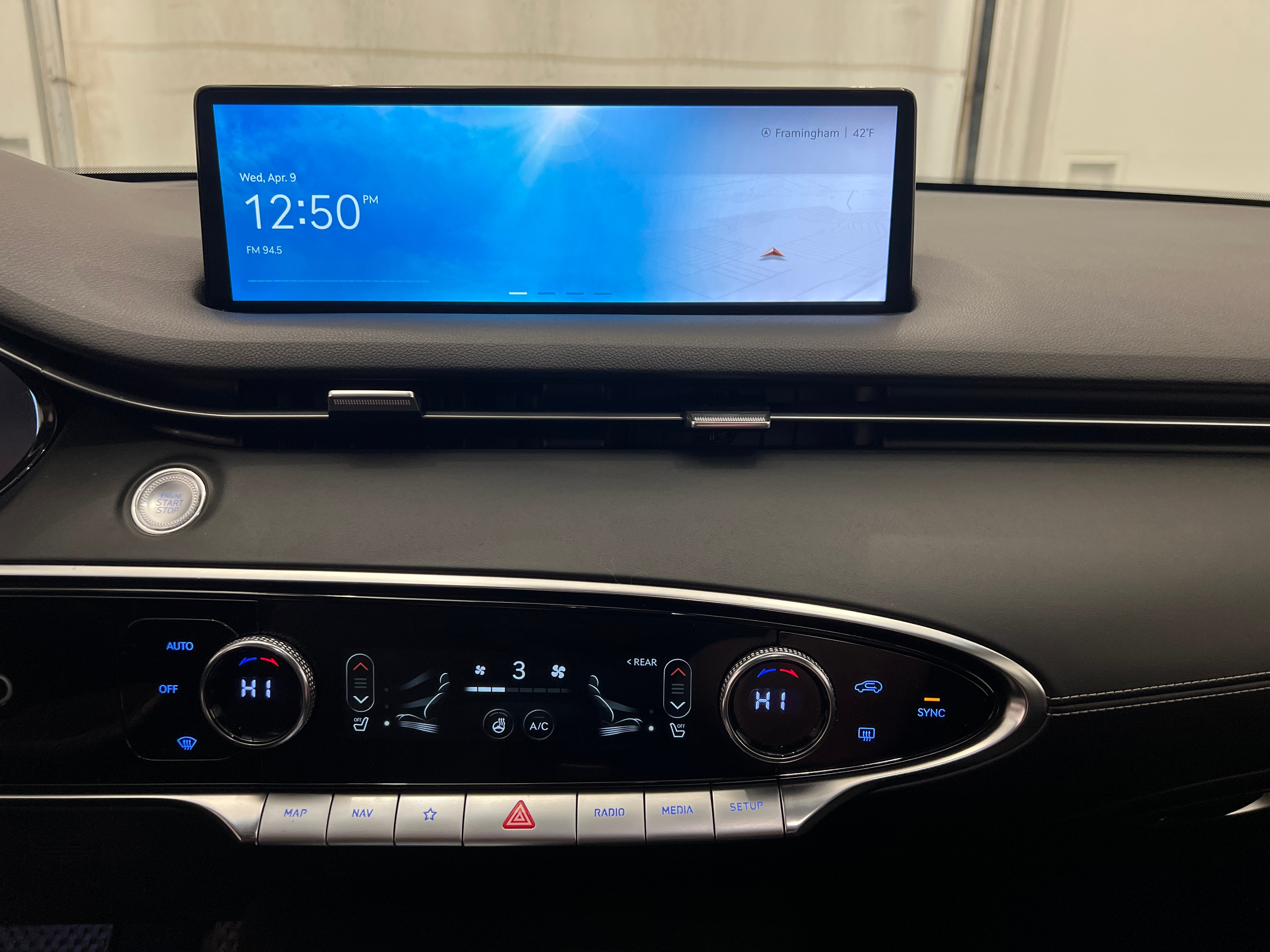 2024 Genesis GV70 Standard 3