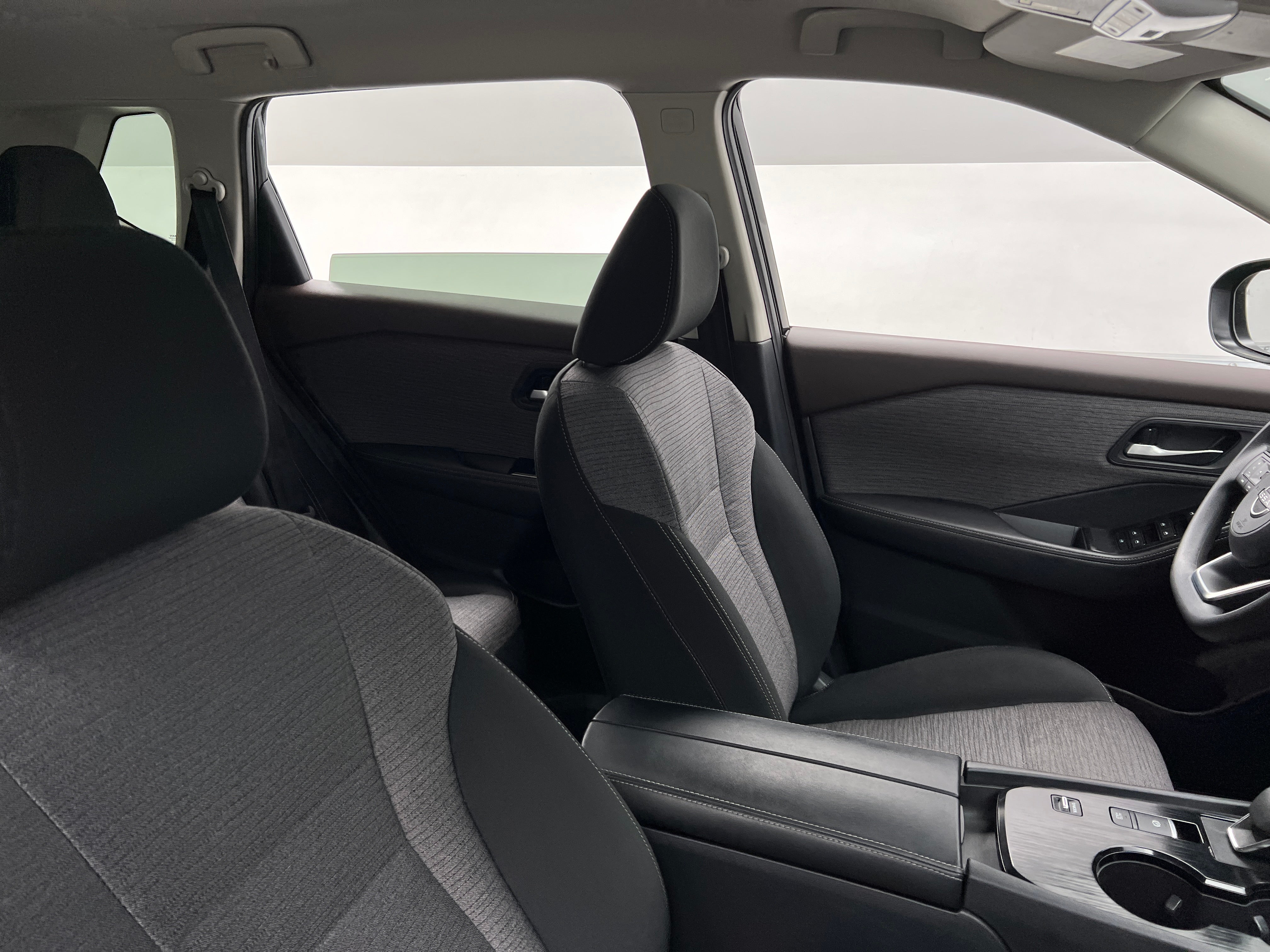 2023 Nissan Rogue SV 2