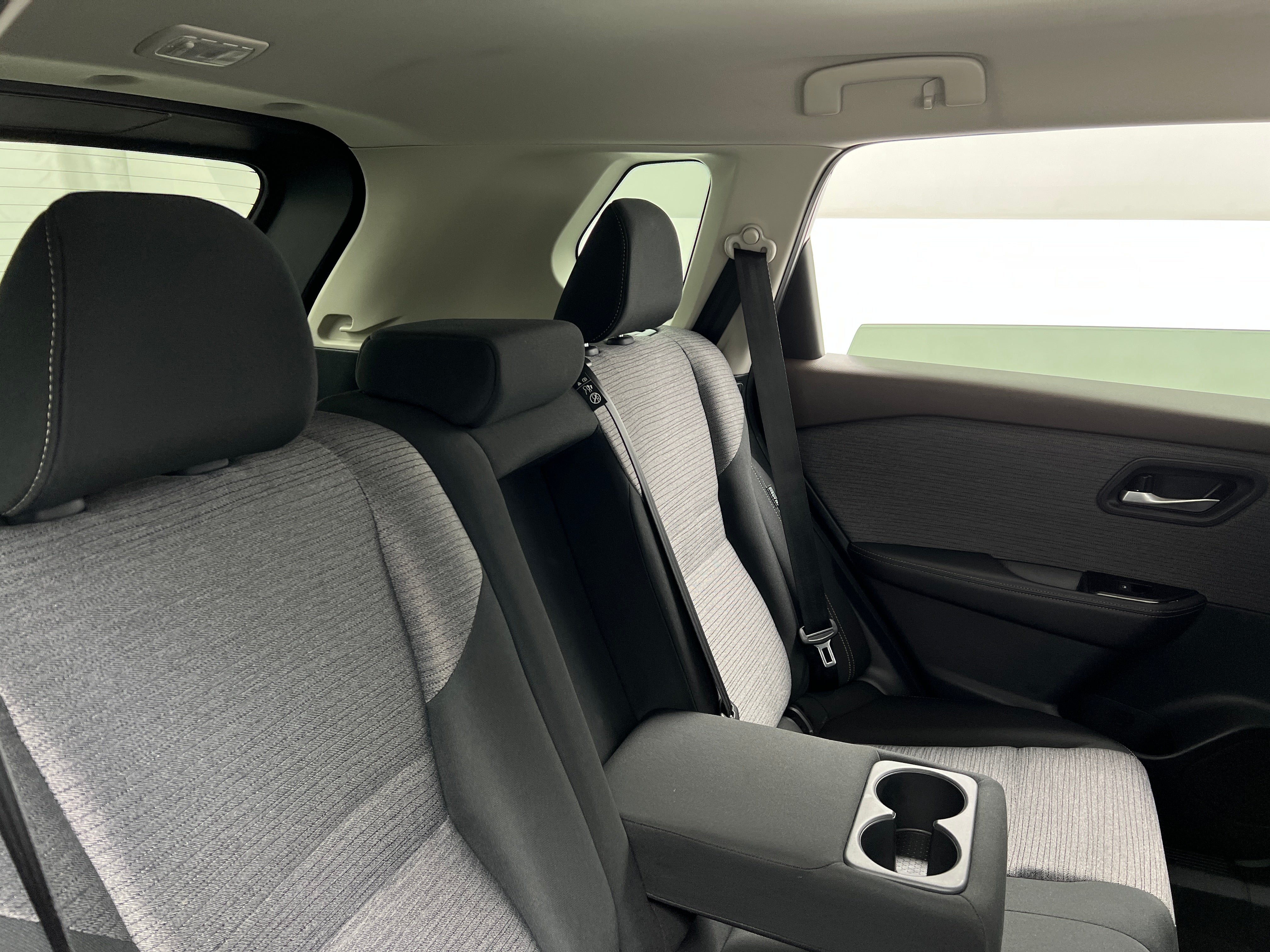 2023 Nissan Rogue SV 6