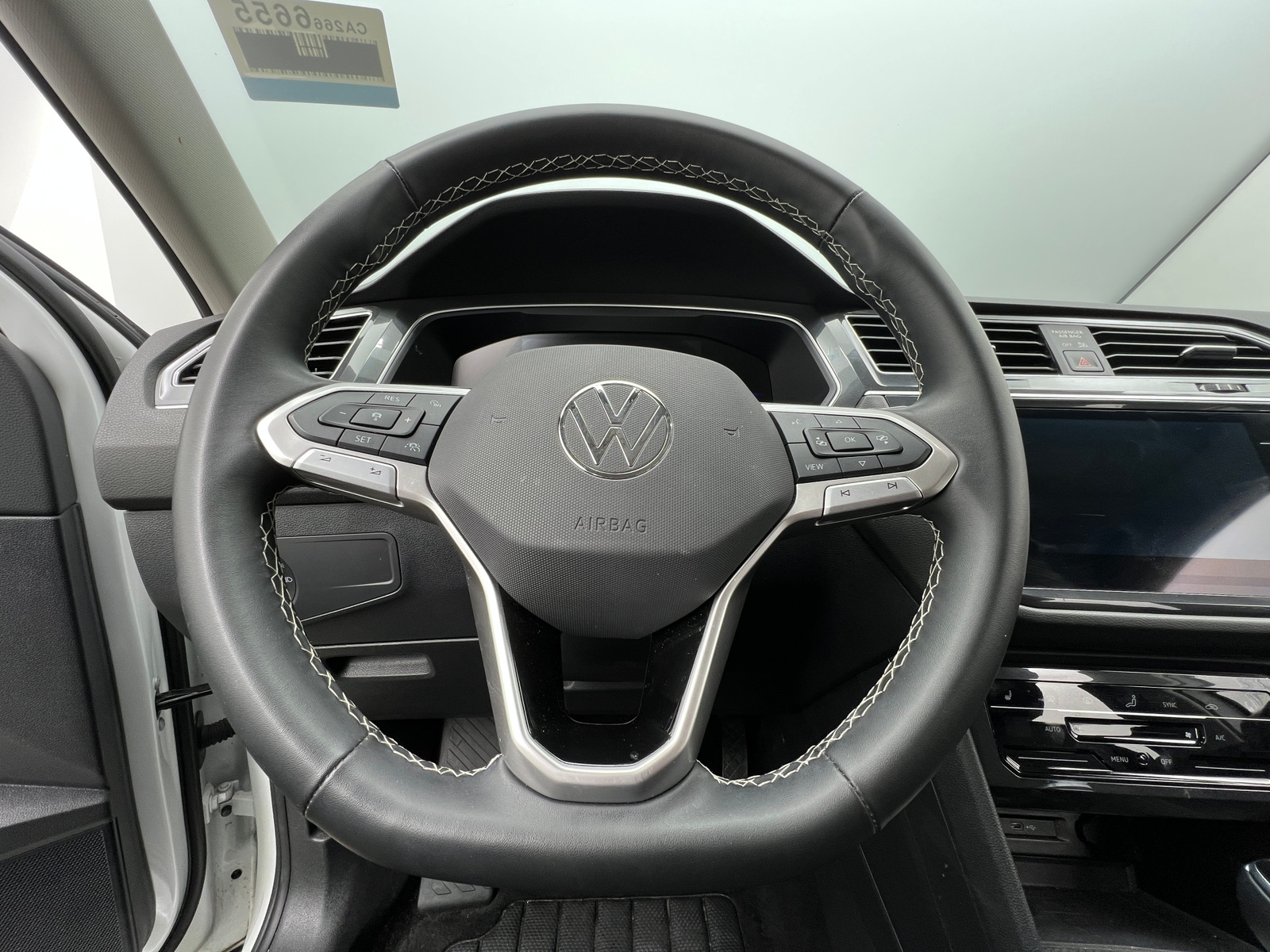 Thumbnail: 2024 Volkswagen Tiguan - 4