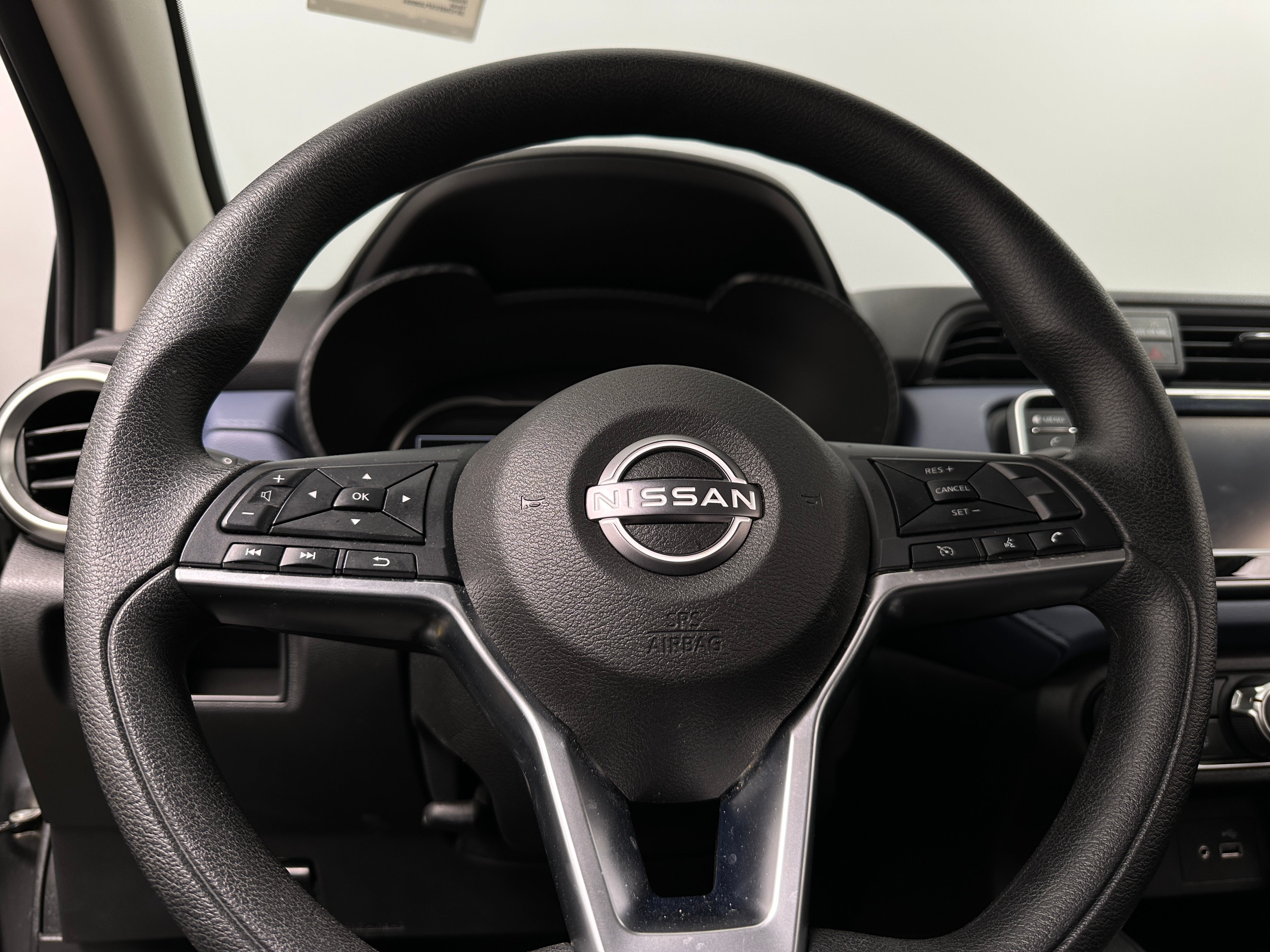 2023 Nissan Versa SV 5