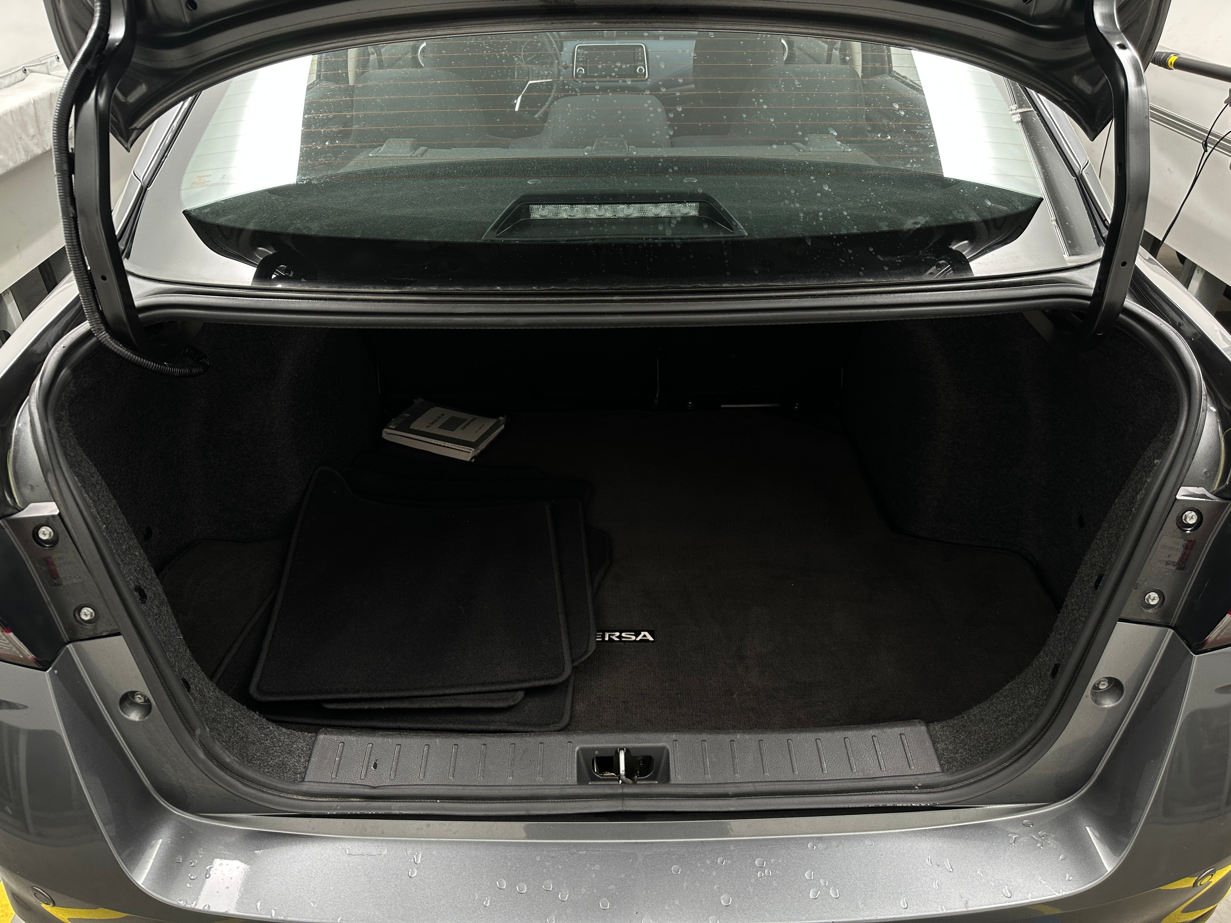 2023 Nissan Versa SV 7