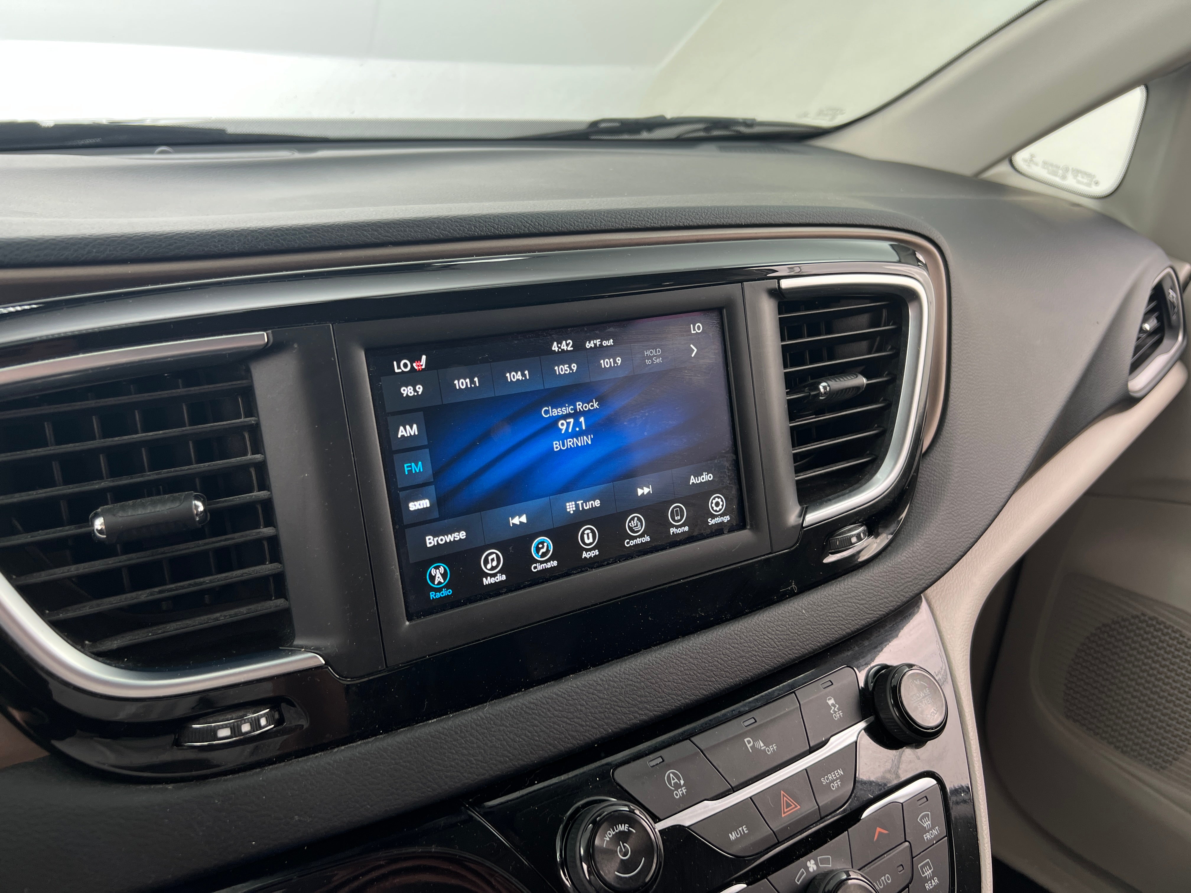 2019 Chrysler Pacifica Touring L 3