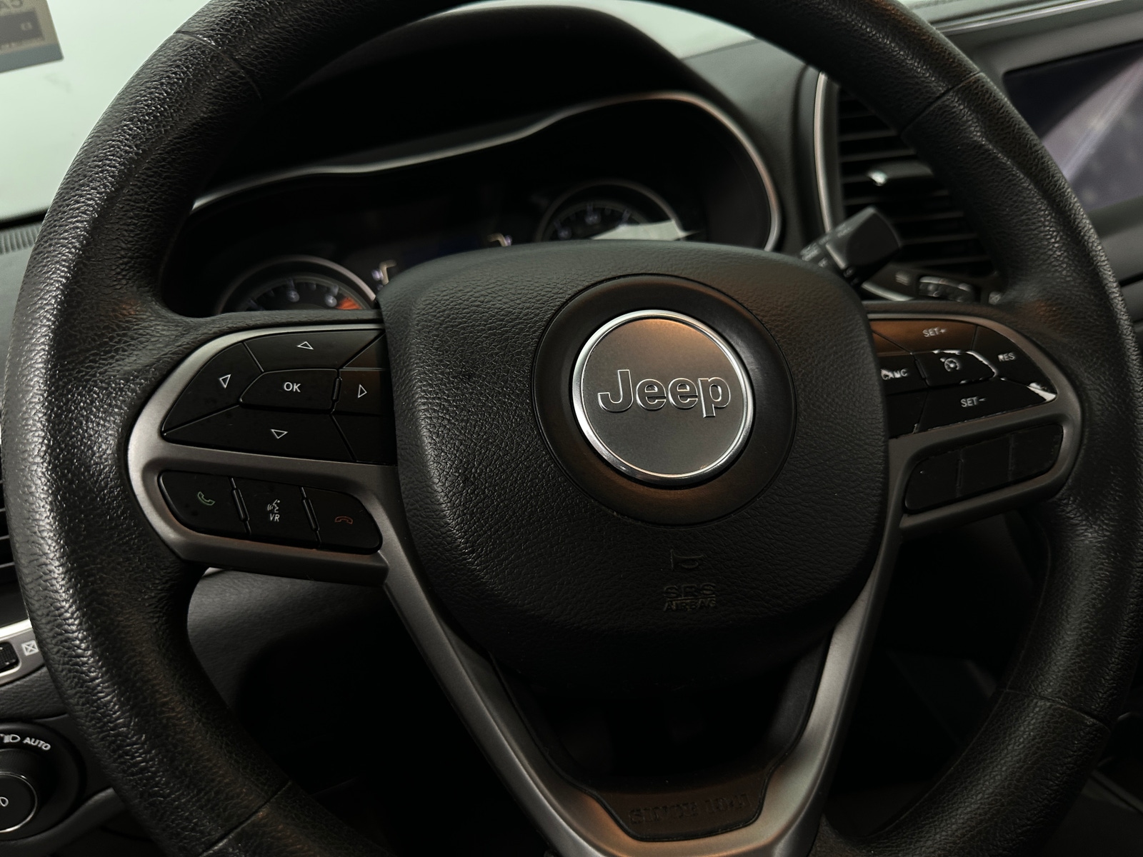 Thumbnail: 2019 Jeep Cherokee - 4
