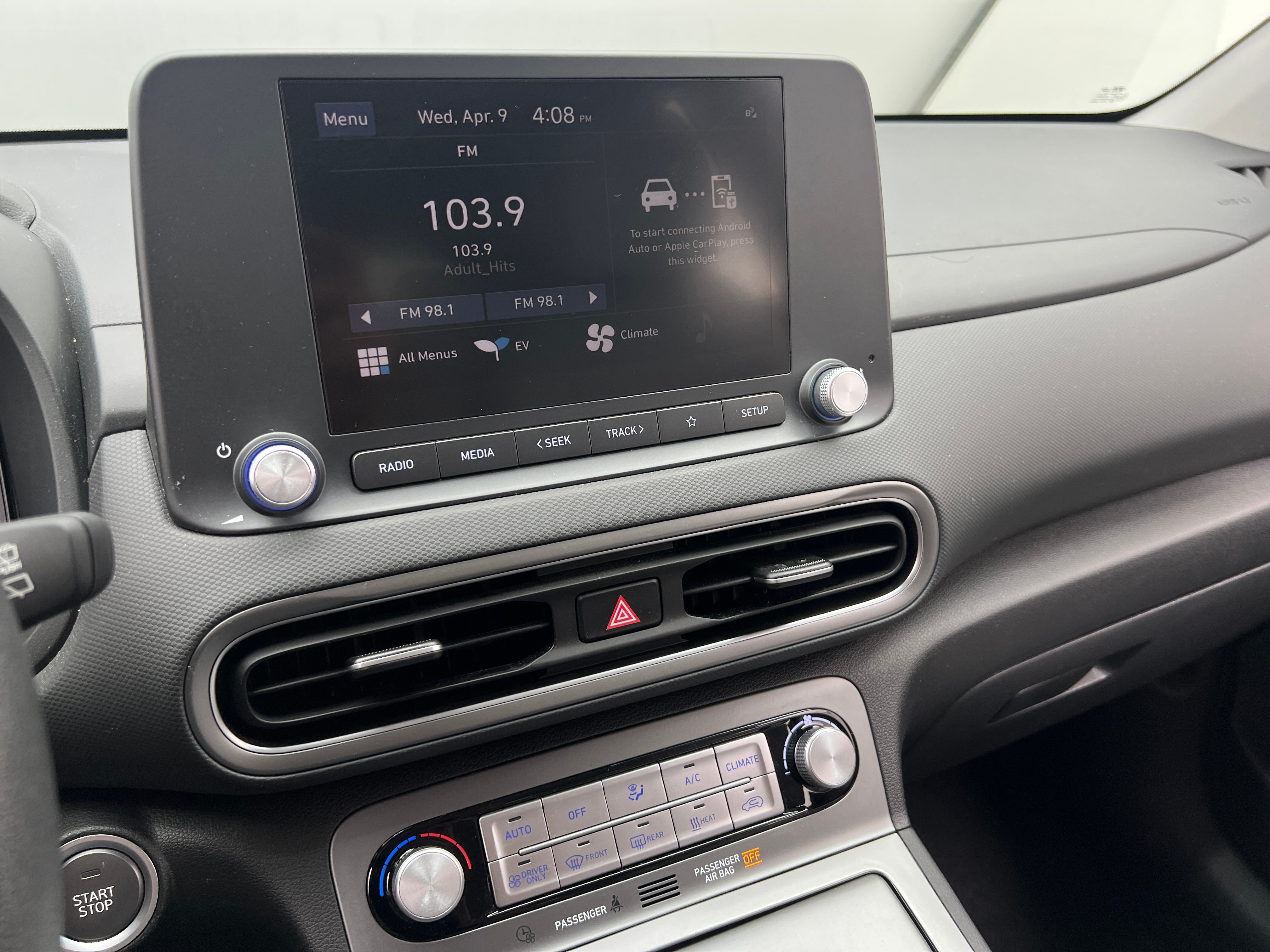 2023 Hyundai Kona SE 4