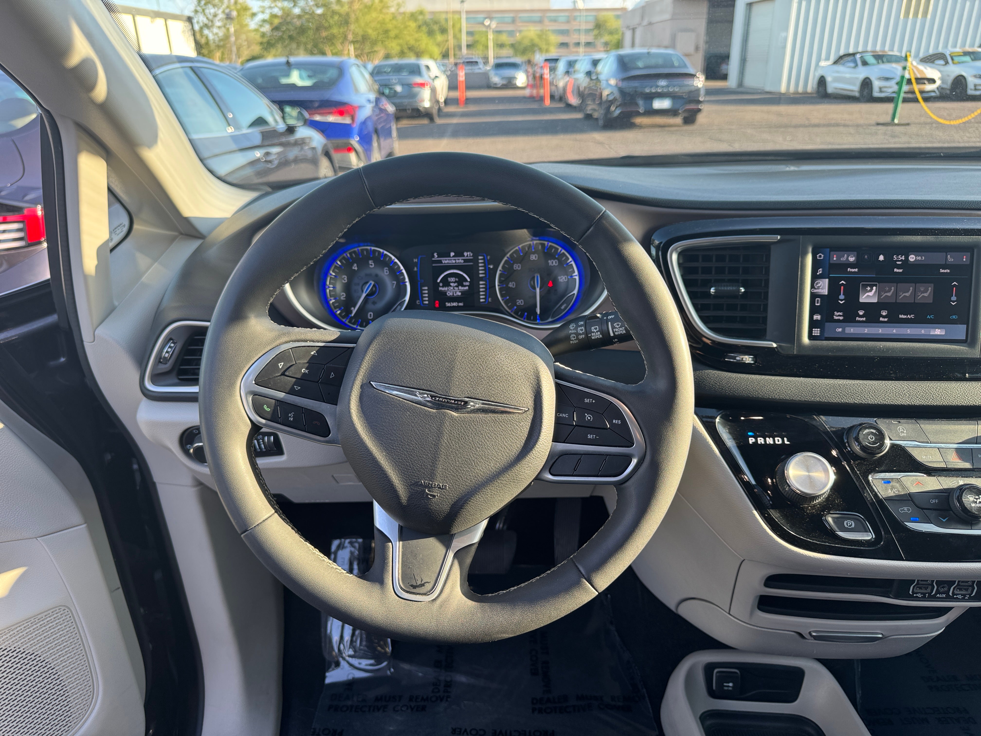 2023 Chrysler Voyager LX 5
