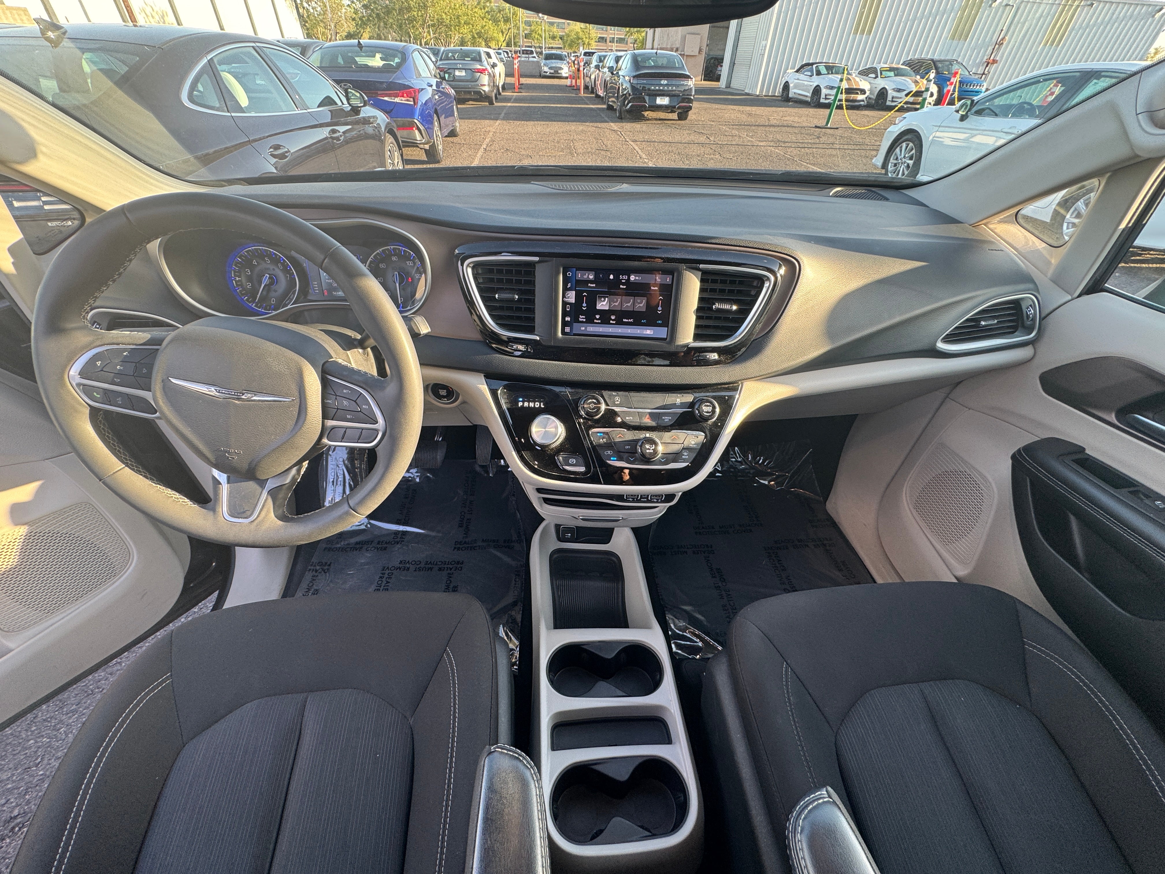 2023 Chrysler Voyager LX 3