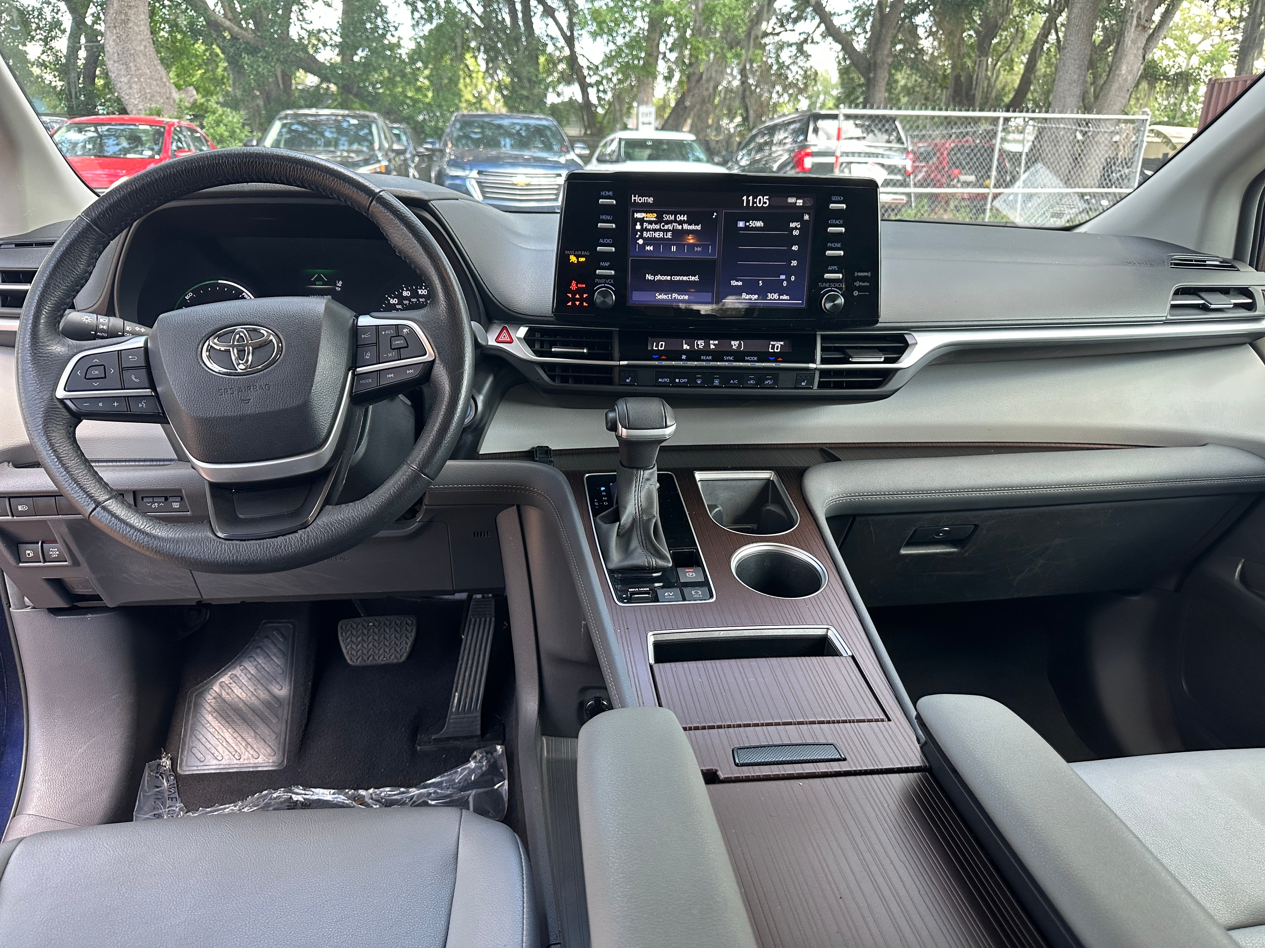 2024 Toyota Sienna XLE 3