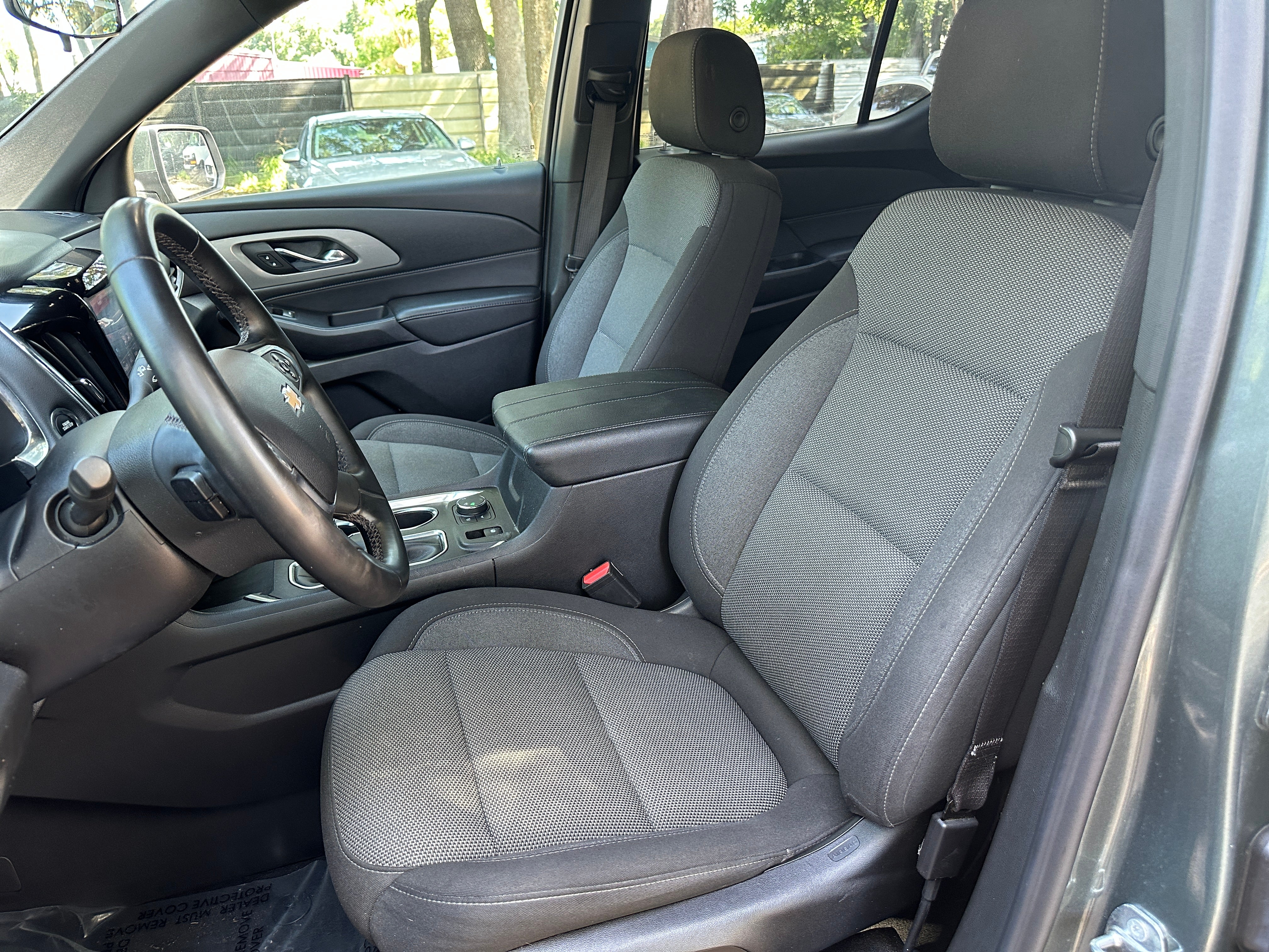2023 Chevrolet Traverse LT 2