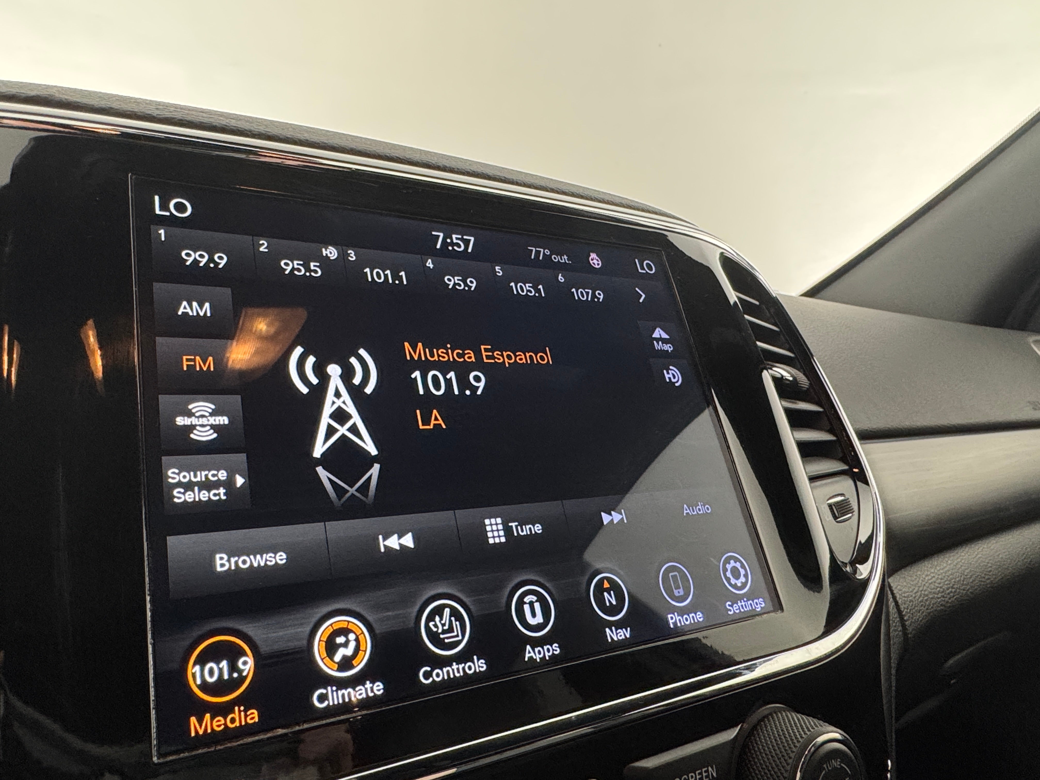 2019 Jeep Grand Cherokee Altitude 4
