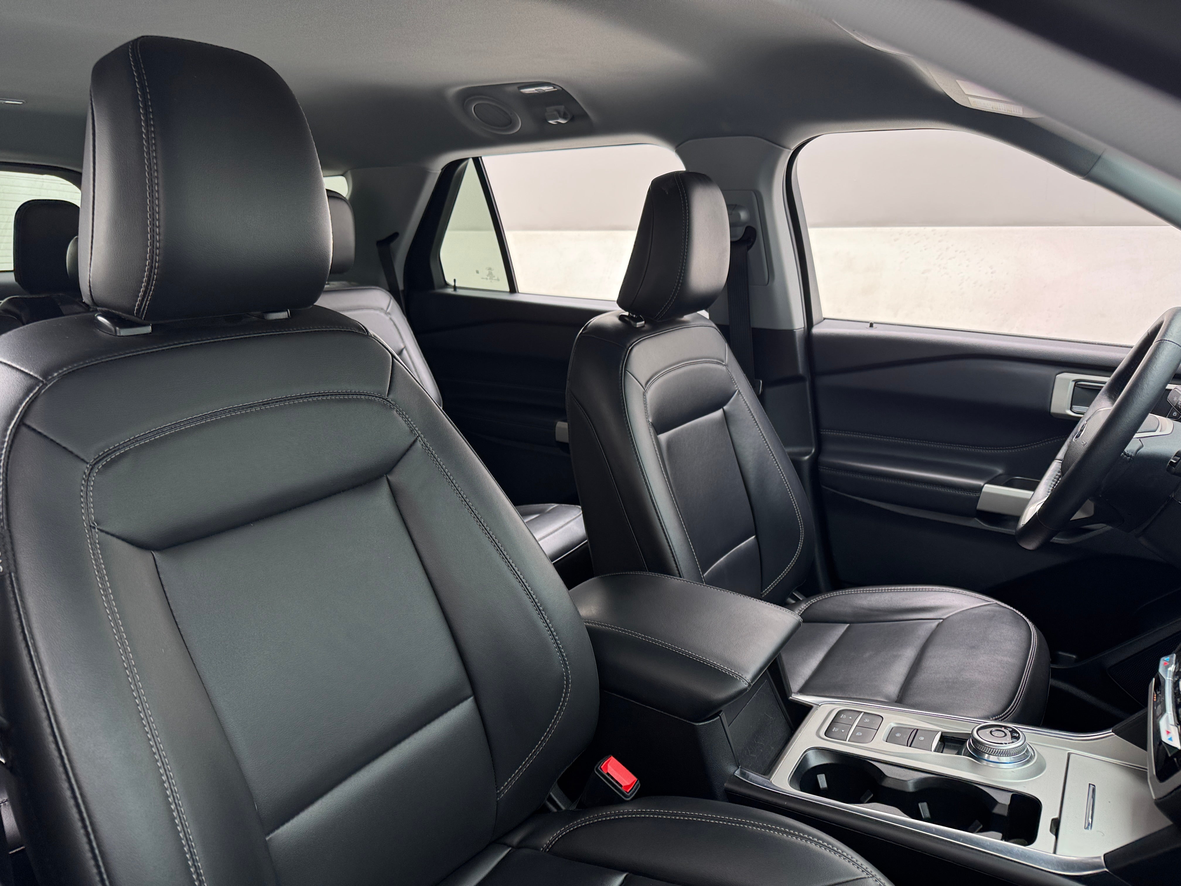 2024 Ford Explorer XLT 2