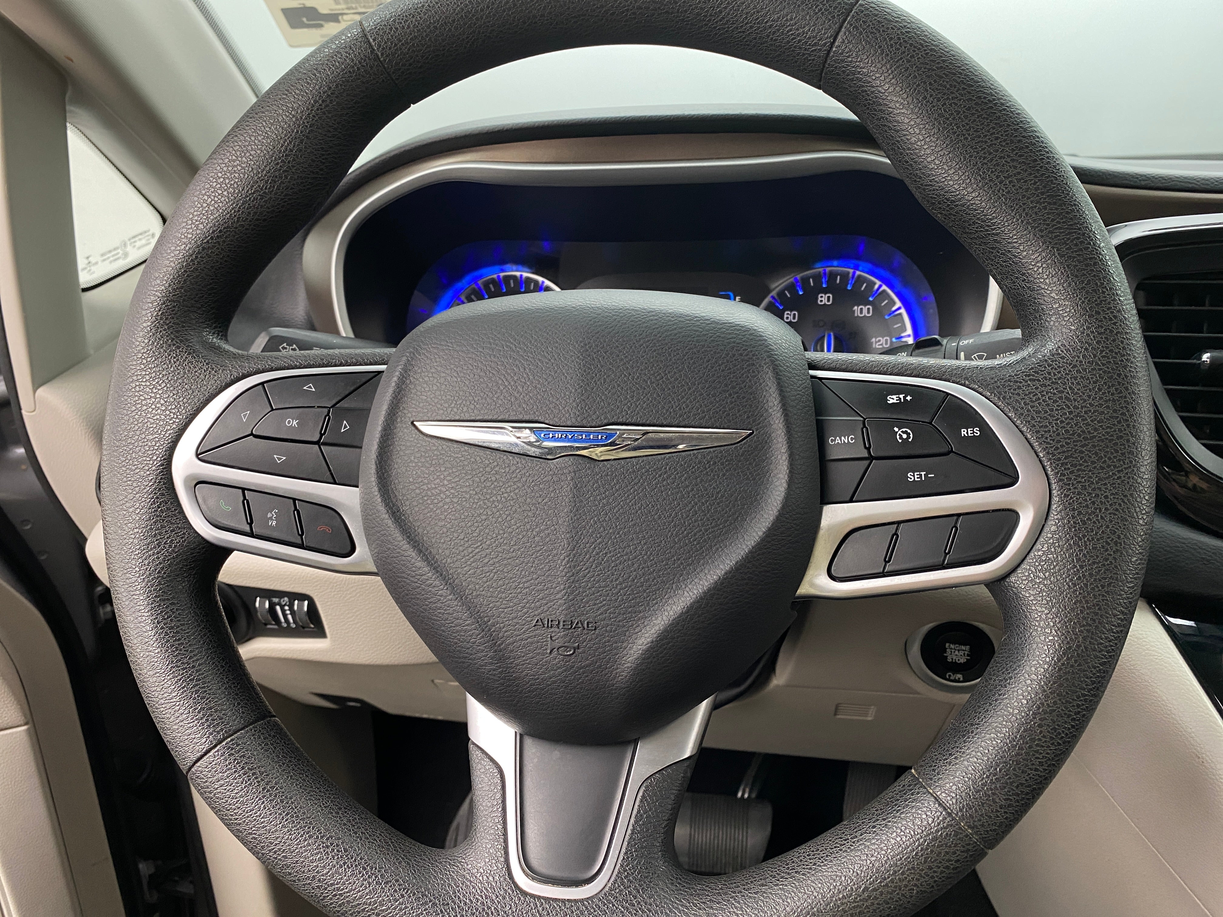 2017 Chrysler Pacifica LX 5