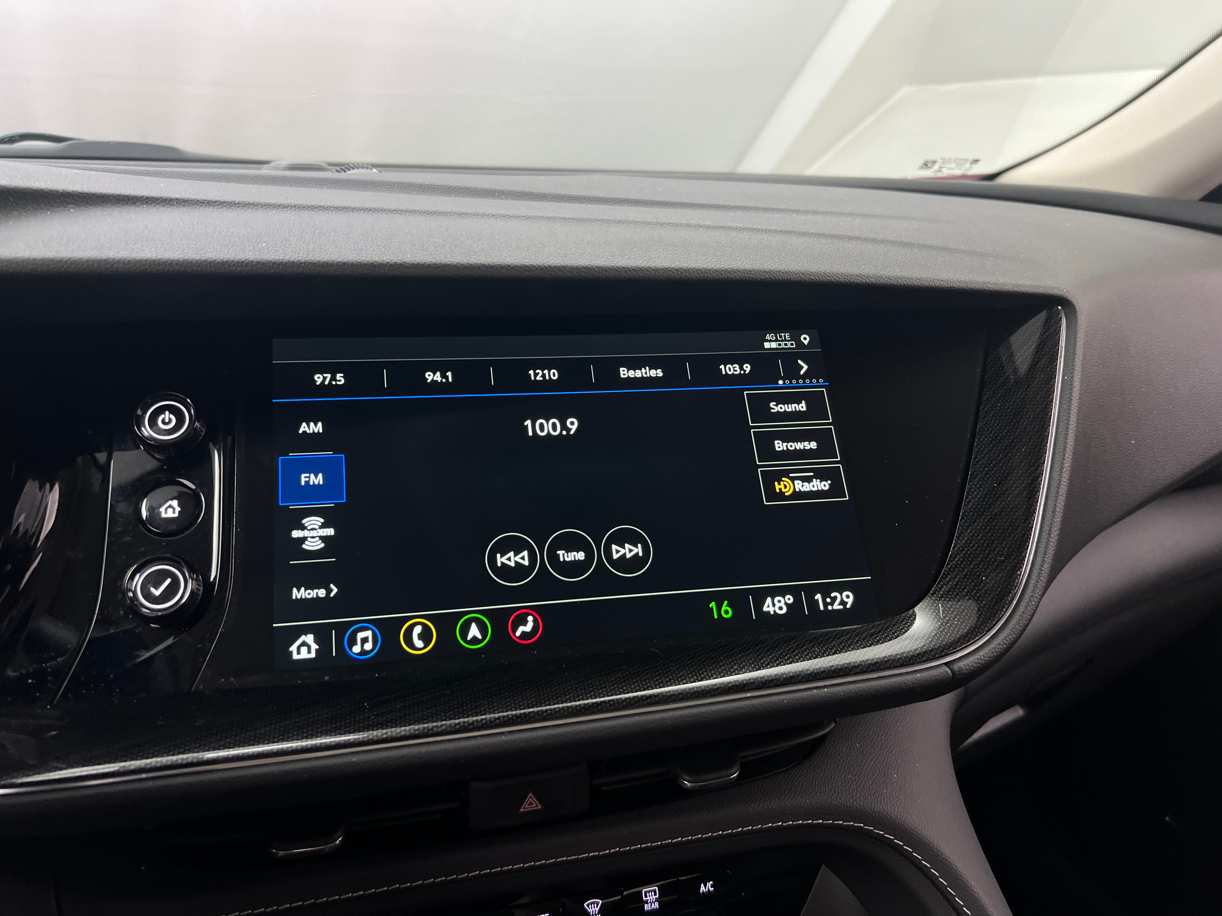 2022 Buick Envision Essence 3