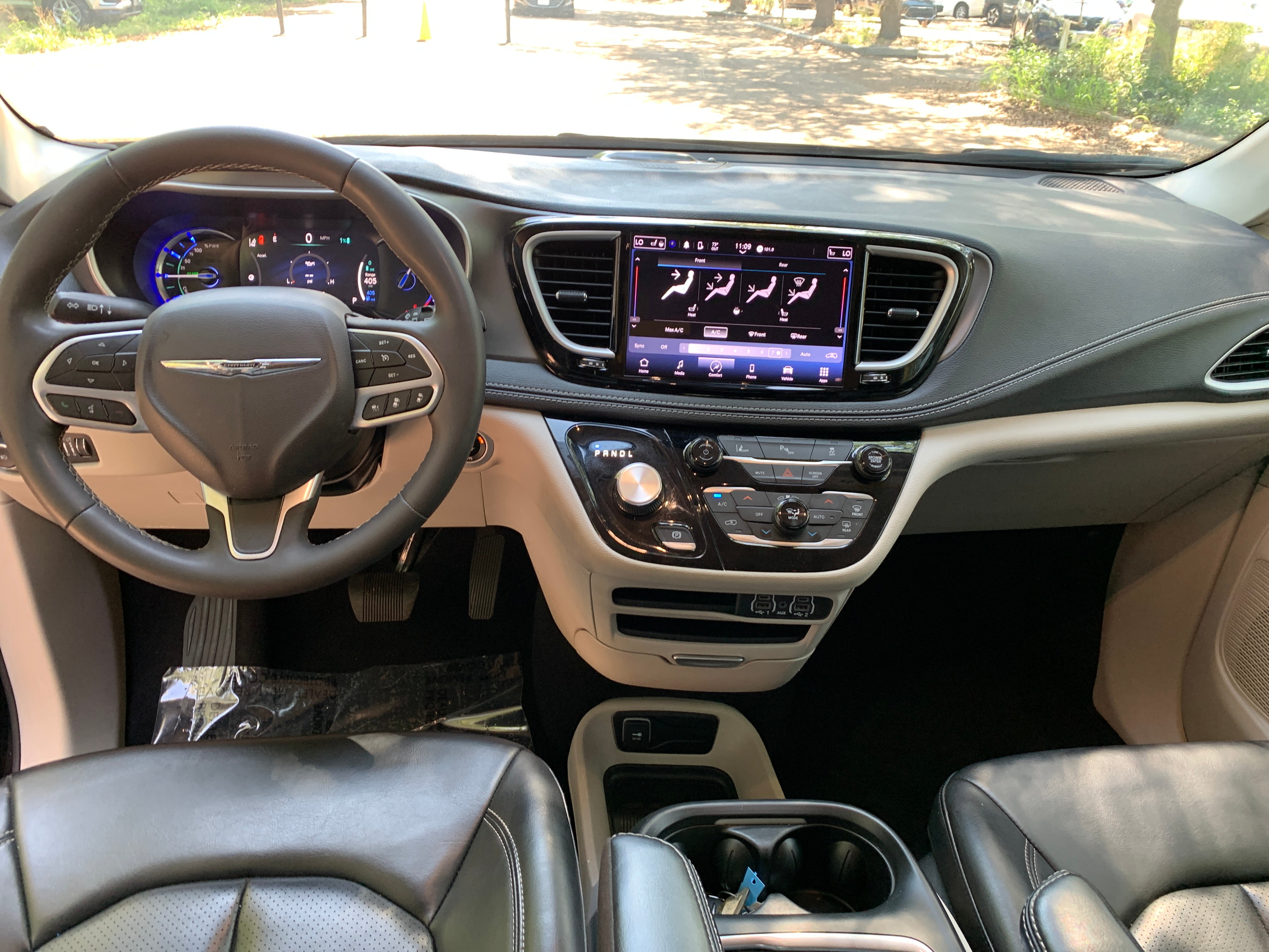 2023 Chrysler Pacifica Hybrid Touring L 2