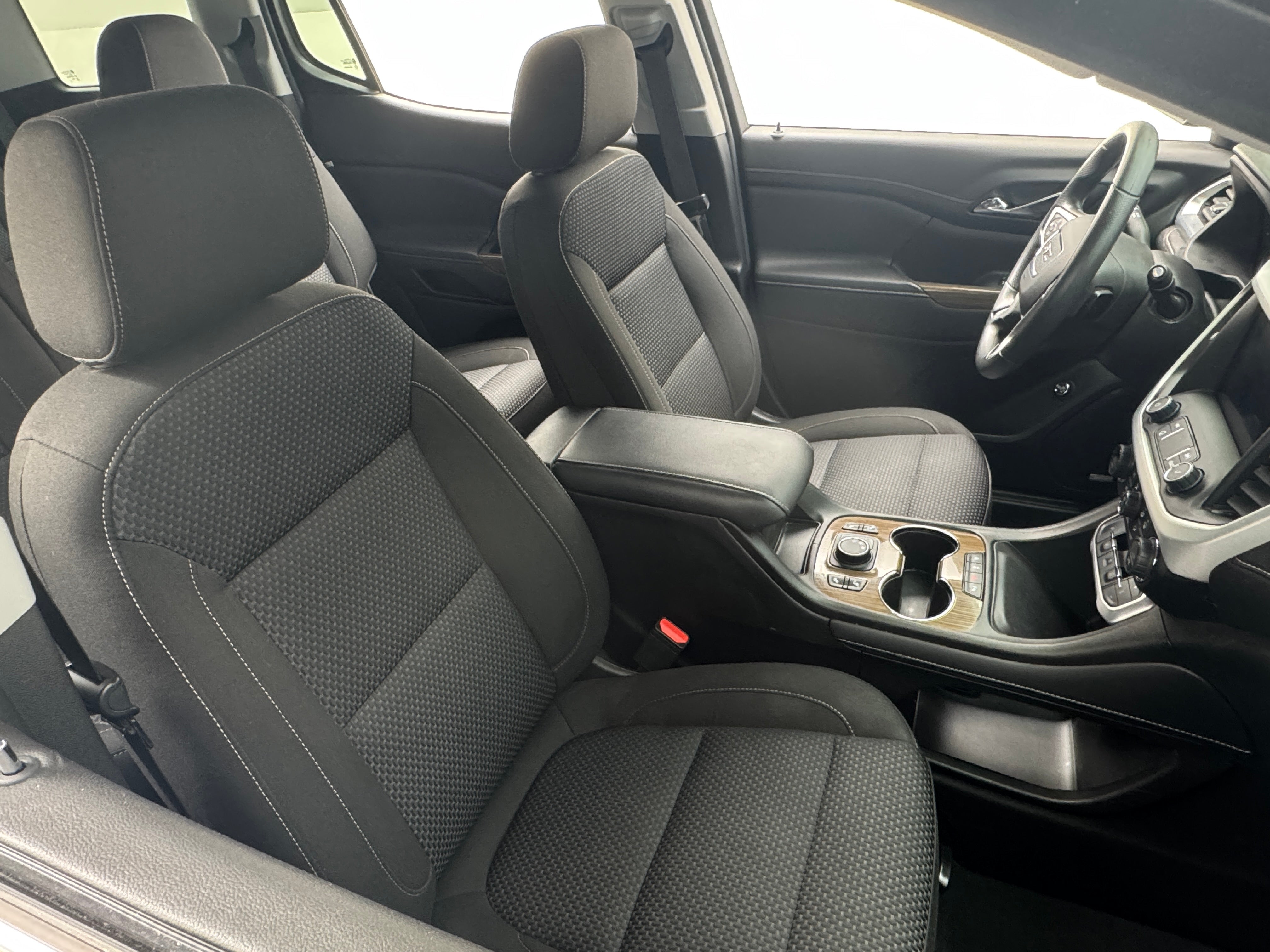 2023 GMC Acadia SLE 2