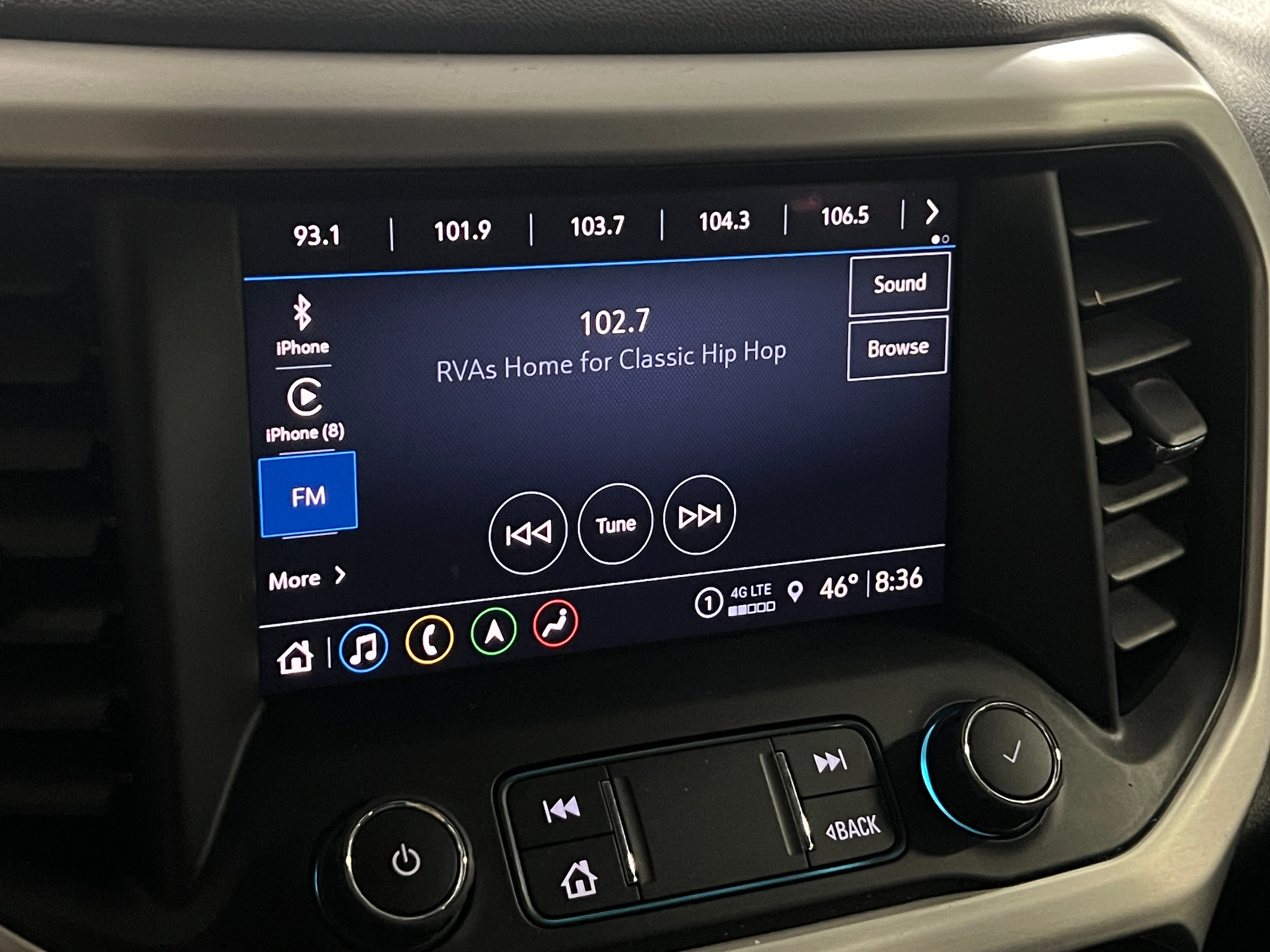 2023 GMC Acadia SLE 4