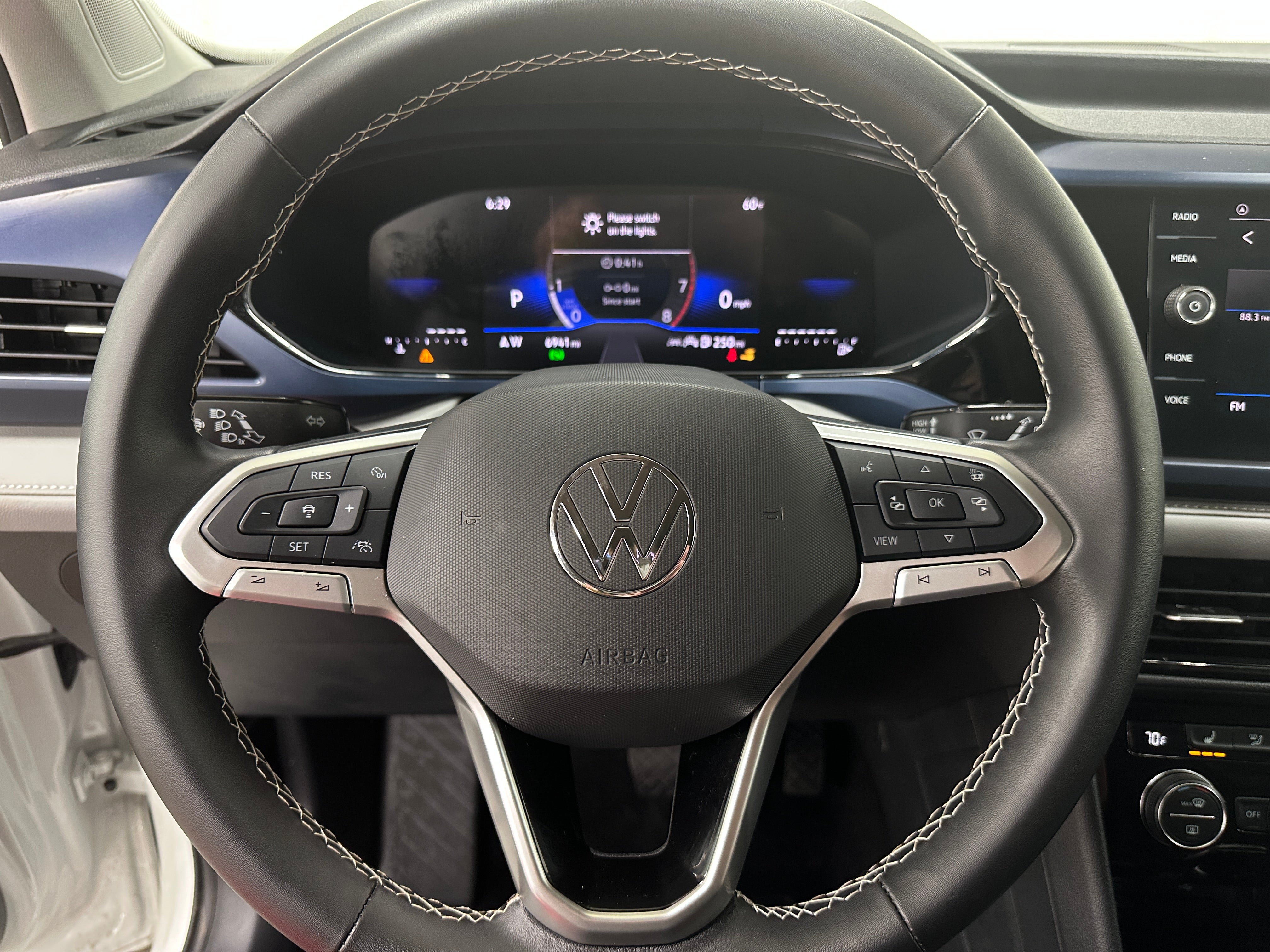 2024 Volkswagen Taos SE 4