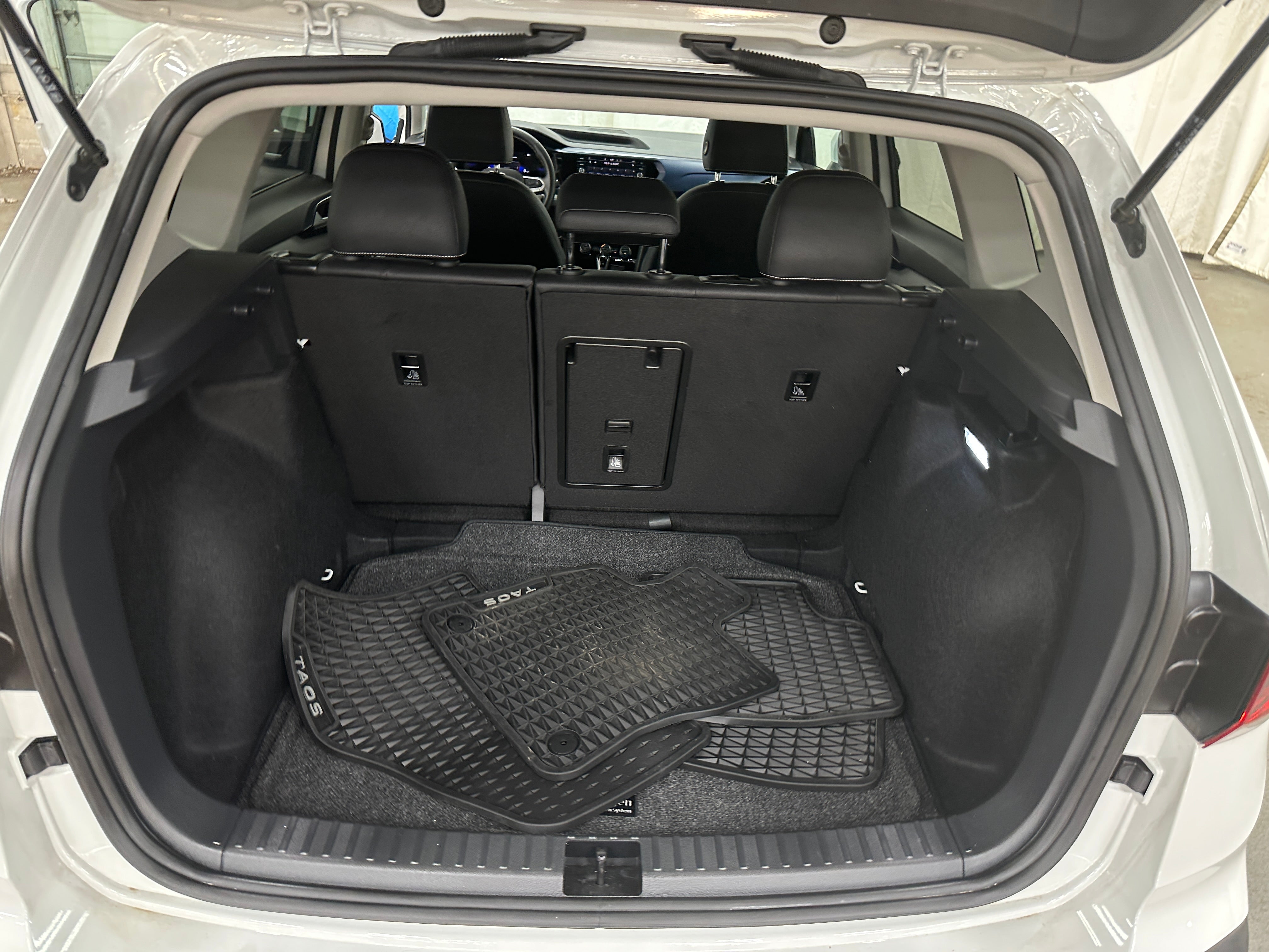 2024 Volkswagen Taos SE 6