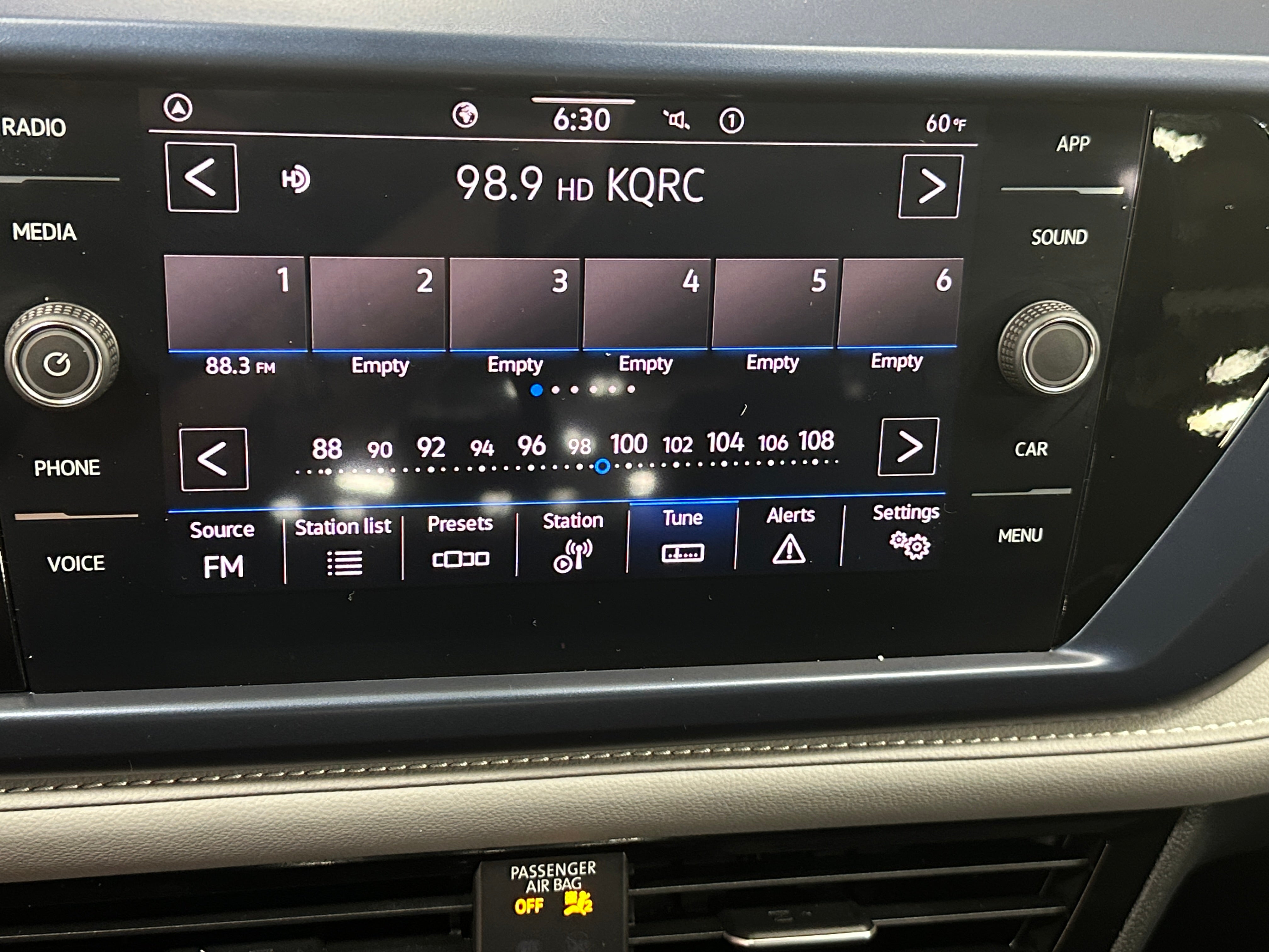 2024 Volkswagen Taos SE 3