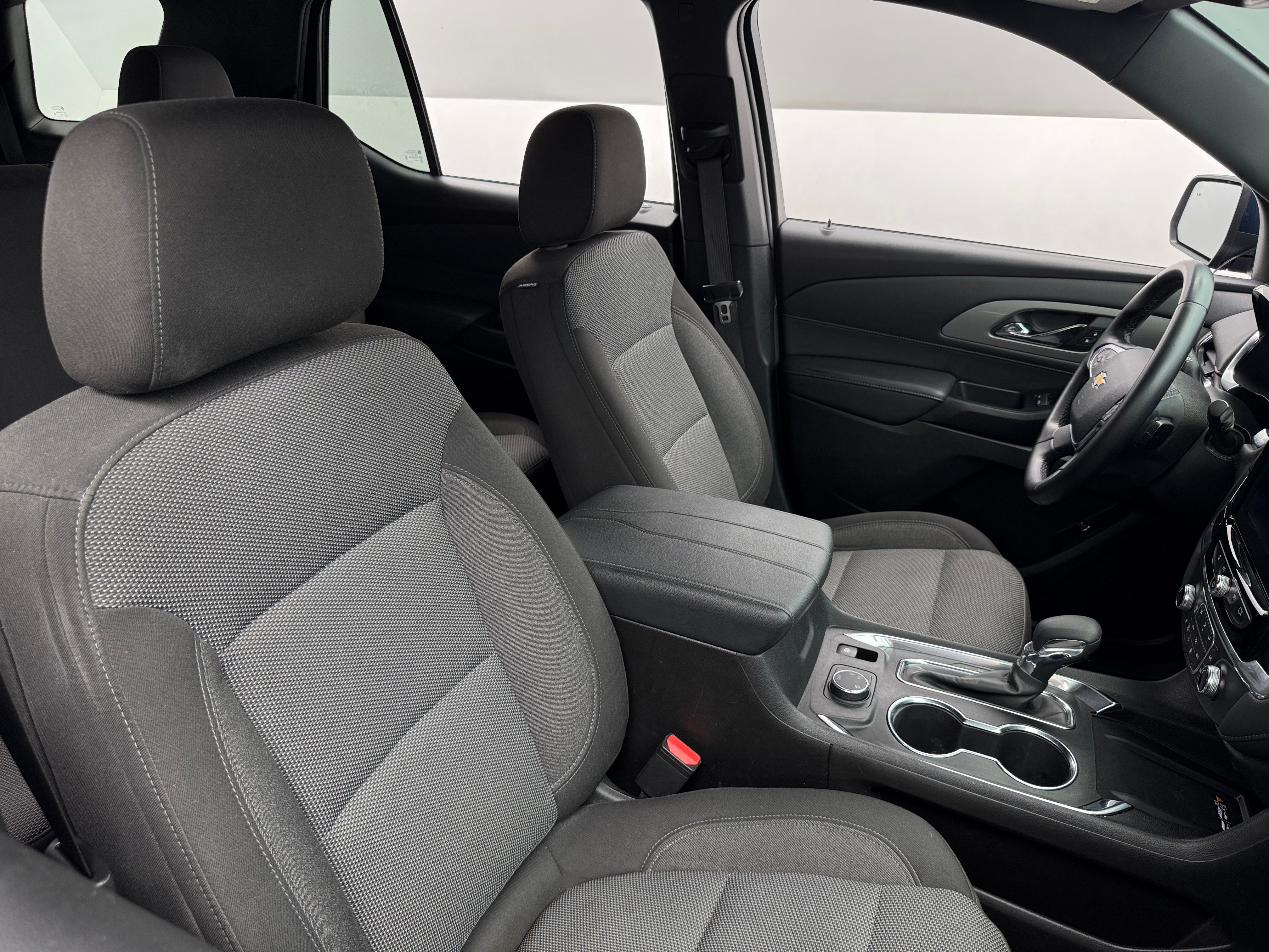 2023 Chevrolet Traverse LT 2