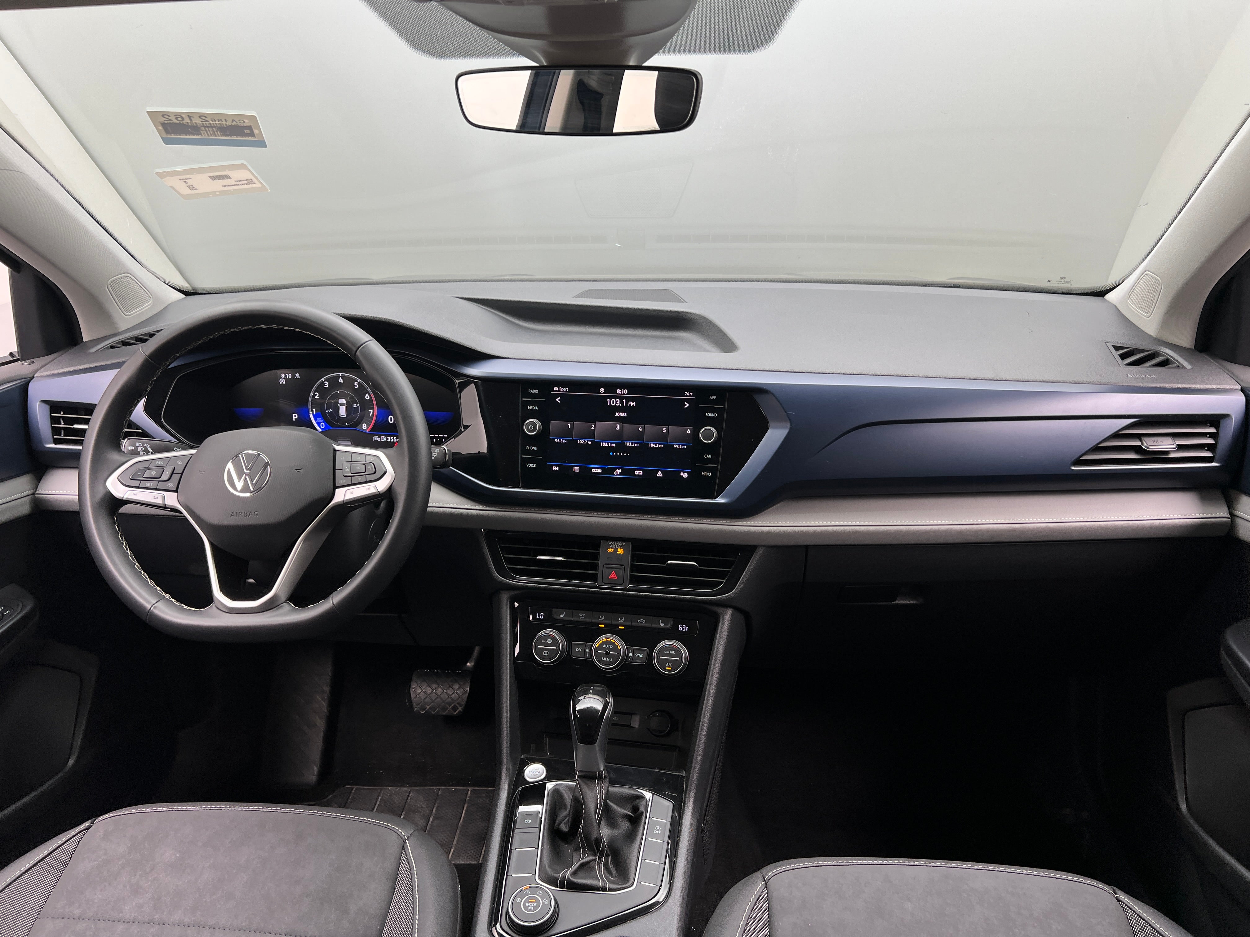 2024 Volkswagen Taos SE 2
